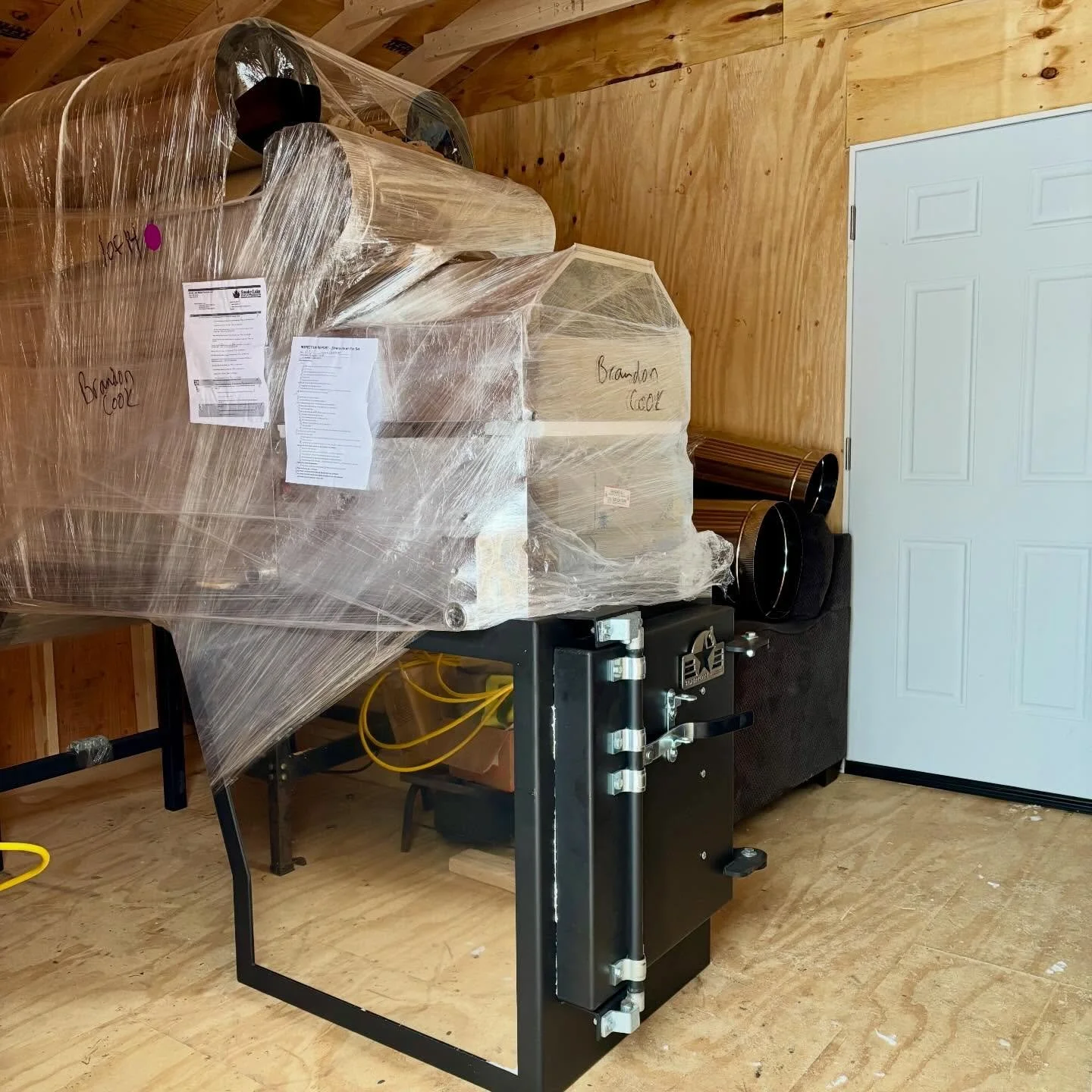 We got a BIG delivery yesterday from Smoky Lake Maple Products!🍁