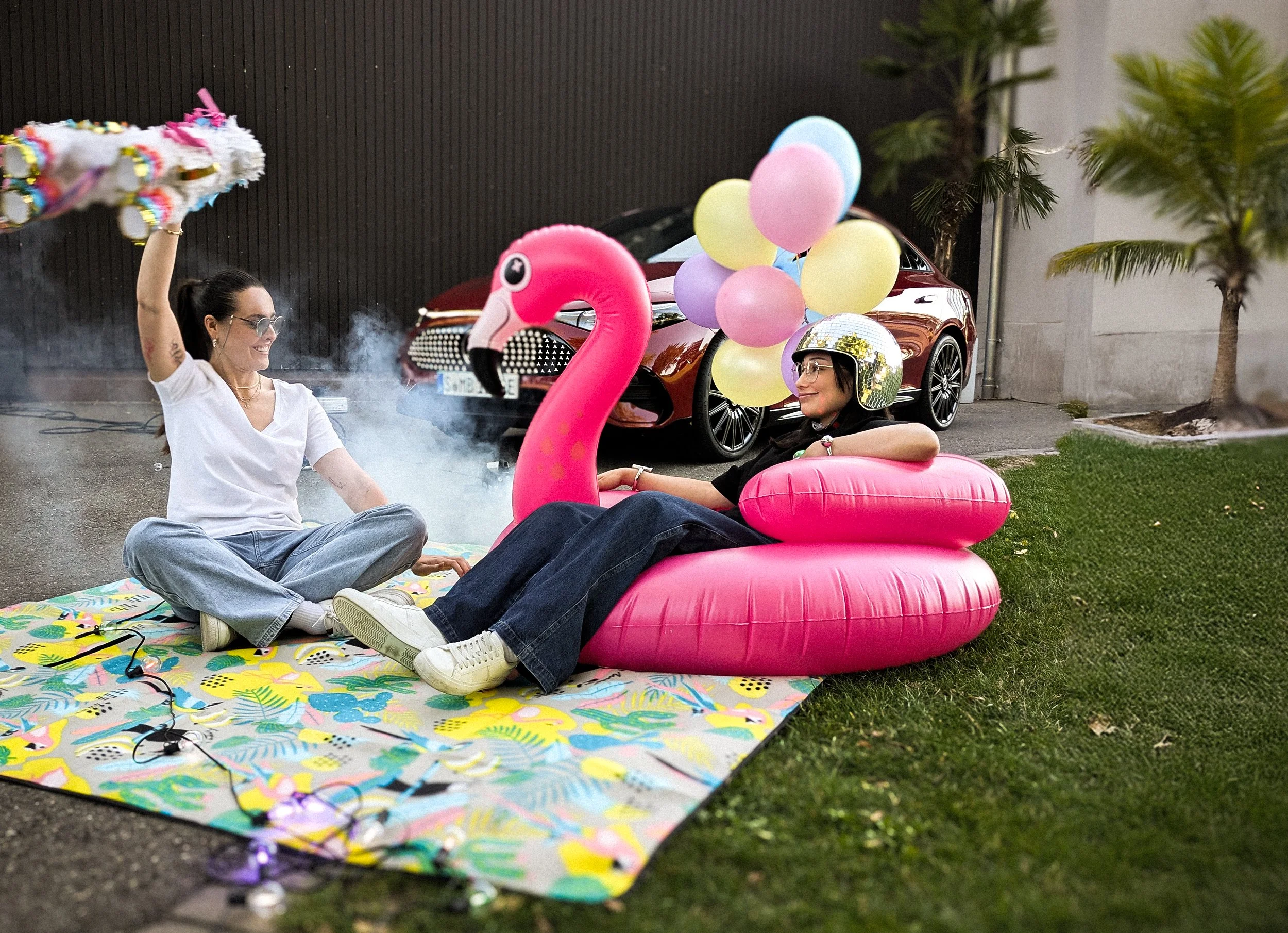 Mercedes-Benz: Becky and Elly go electric