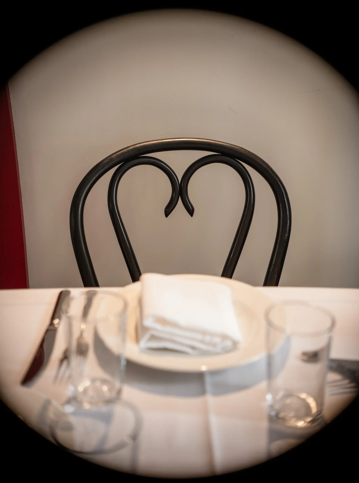 Yes, we&rsquo;re the most romantic venue in town 
Yes, we&rsquo;ll be doing a special little something for Valentine&rsquo;s Day
Yes, you can kiss under the Claret Club sign ❤️