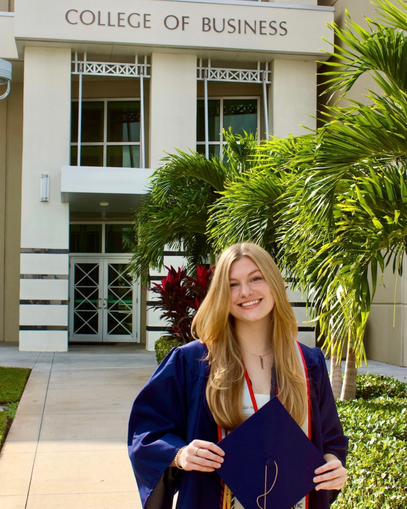 Class of 2026, it&rsquo;s officially time to start planning your senior photos 🎓

Booking early means more availability, better session options, and a smoother experience from start to finish.

I&rsquo;m now scheduling senior photo sessions and grad