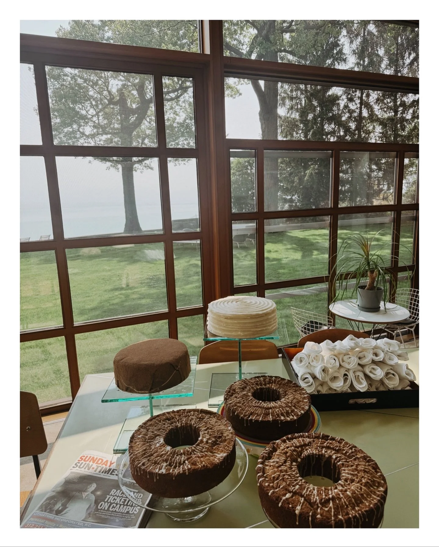 The holidays are a time to indulge. In case you need a little inspiration, here are a few of our favorite small luxuries this time of year:

🥧 leftover pie for breakfast
☕️ coffee in bed
💆&zwj;♀️ a mid-week massage
🍷 a glass of wine at lunch 
🍪 d