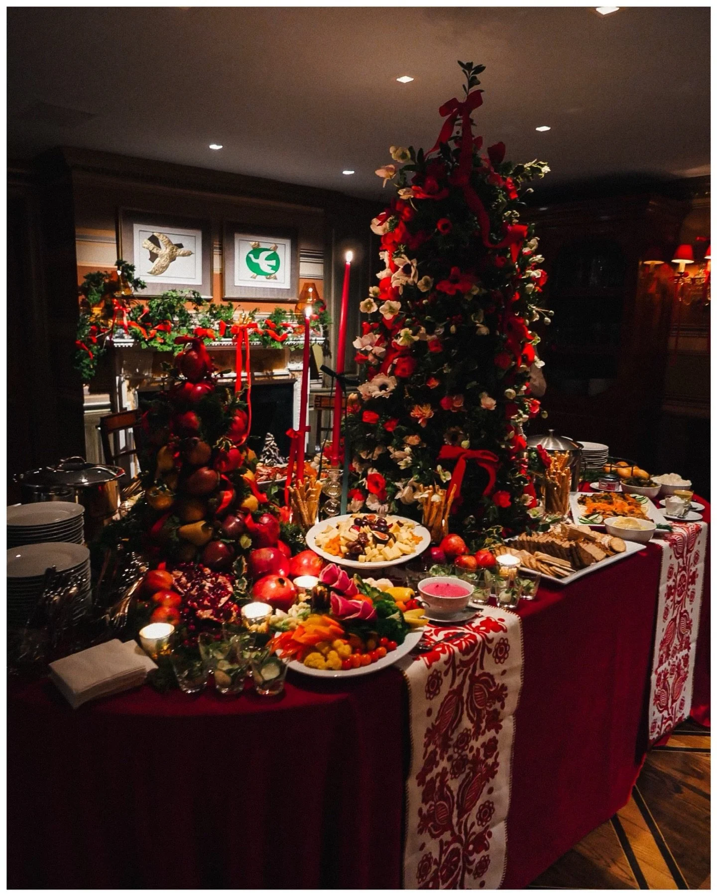 A holiday grazing table that invites people to linger. @emilythompsonflowers @marciaseldencatering