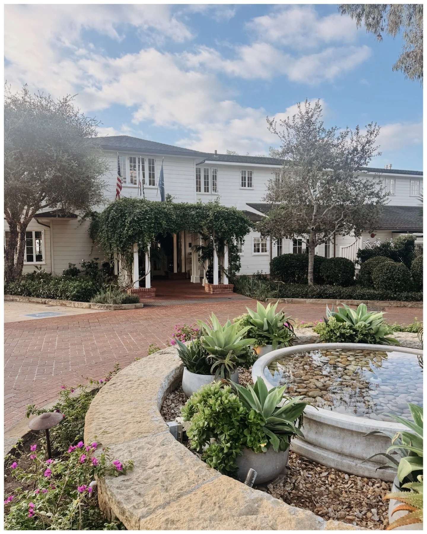 Took a little break from winter with a quick weekend in Santa Barbara

Stay @elencanto.sb 
Workout @pilatesandor 
Shop @thepostmontecito 
Eat @clarksoysterbar