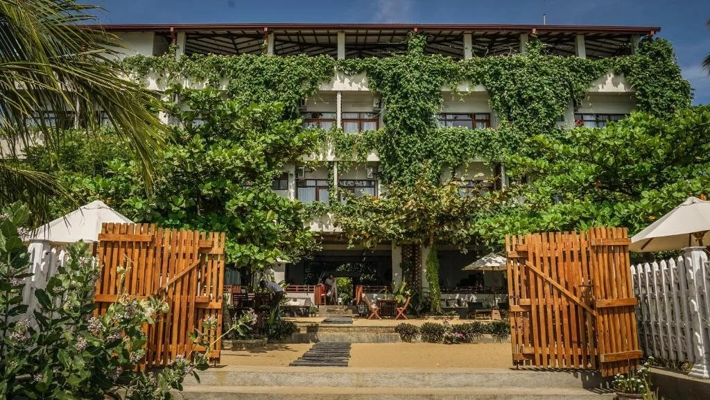 Tropical entrance and exterior of Bay Vista hotel in Arugam Bay