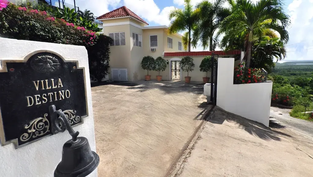 Entrance to Villa Destino with electronic gate.