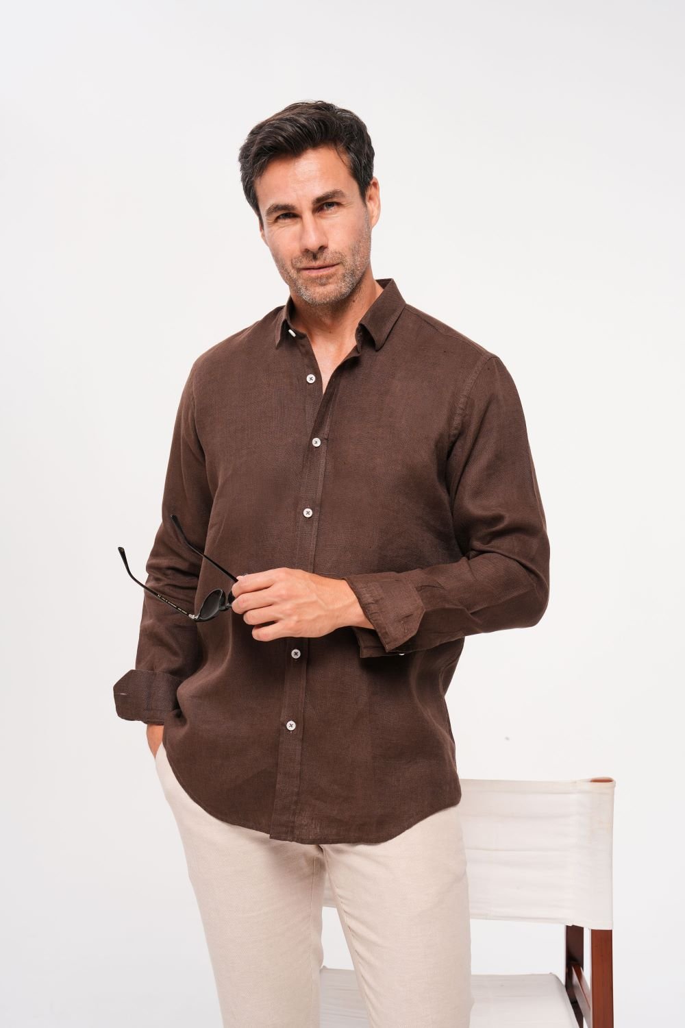 100% Linen Shirts vs Linen Blends: What Buyers Should Know Before Production</span>