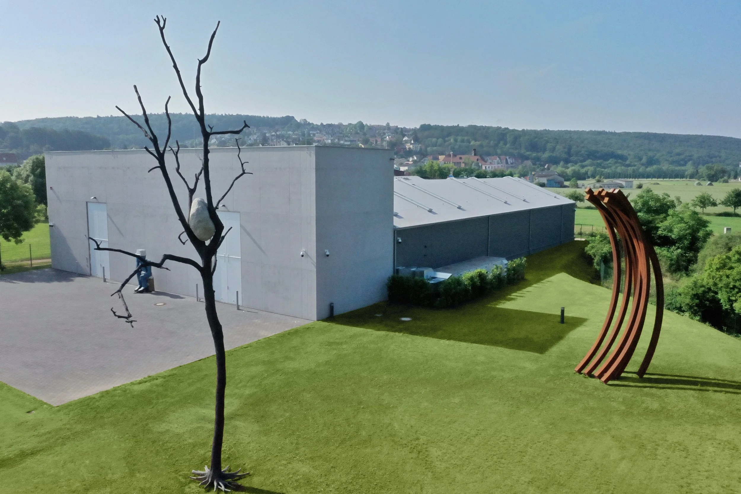 View of the sculpture garden of the Pohl Collection with works by Baselitz, Penone, Venet