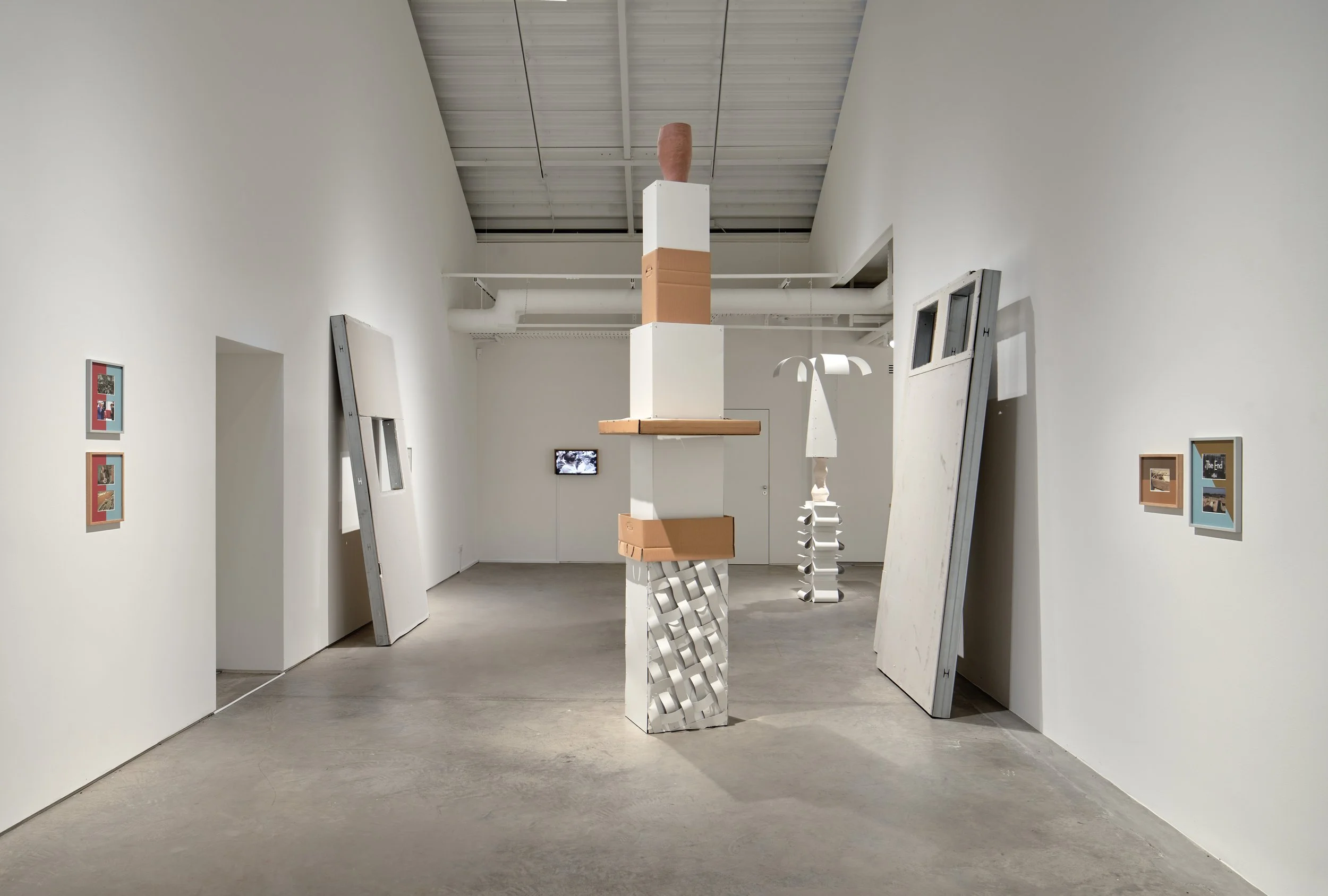 kunstaussteart-exhibition-featuring-works-by-Nadia-Perlovllung-mit-werken-von-nadia-perlov