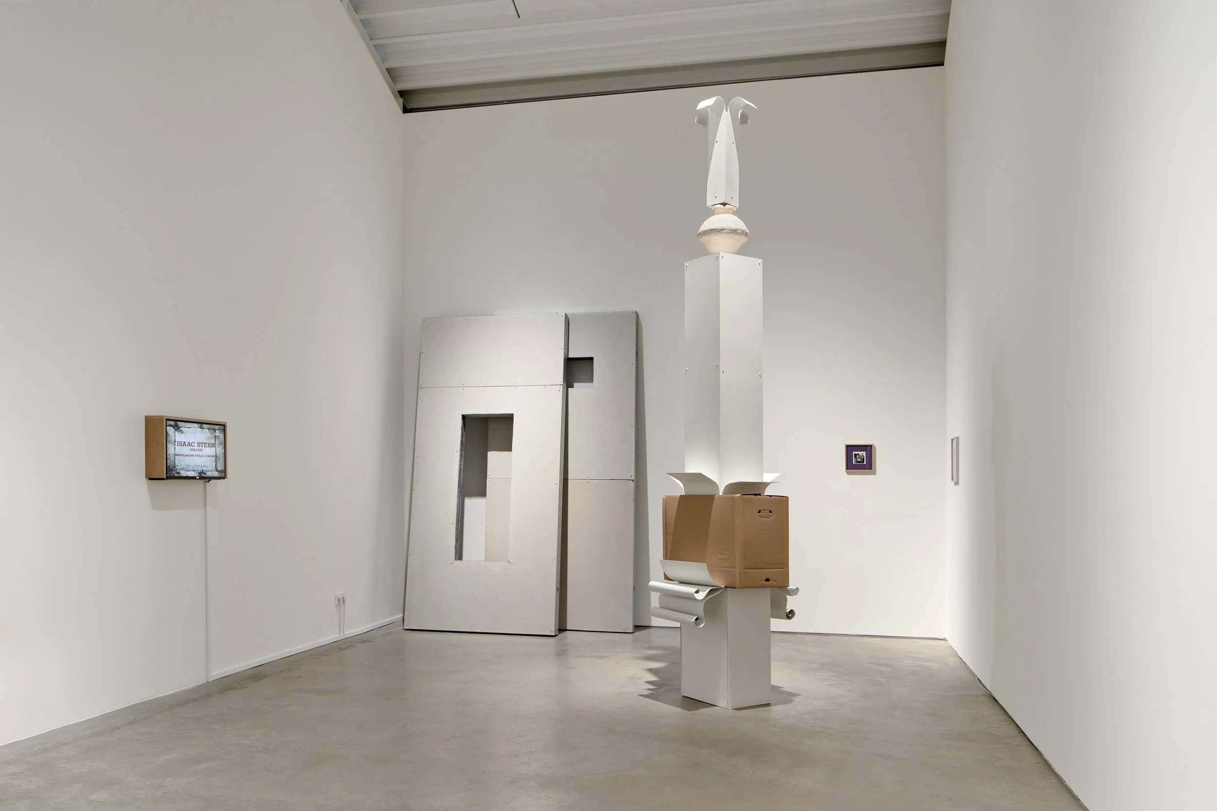 kunstauart-exhibition-featuring-works-by-Nadia-Perlovsstellung-mit-werken-von-nadia-perlov