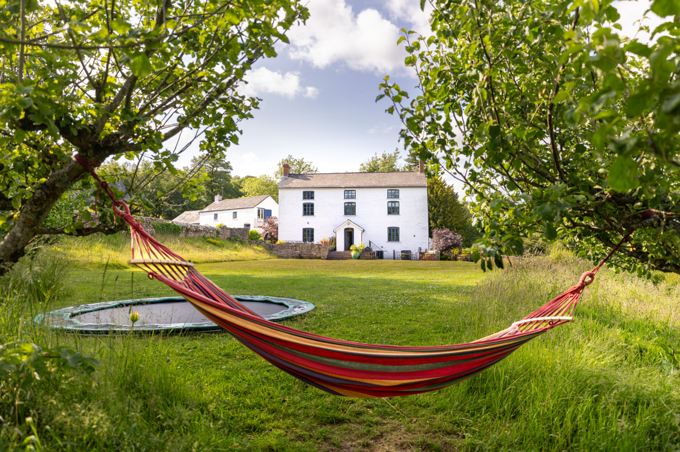 Farmhouse - hammock front lawn.png