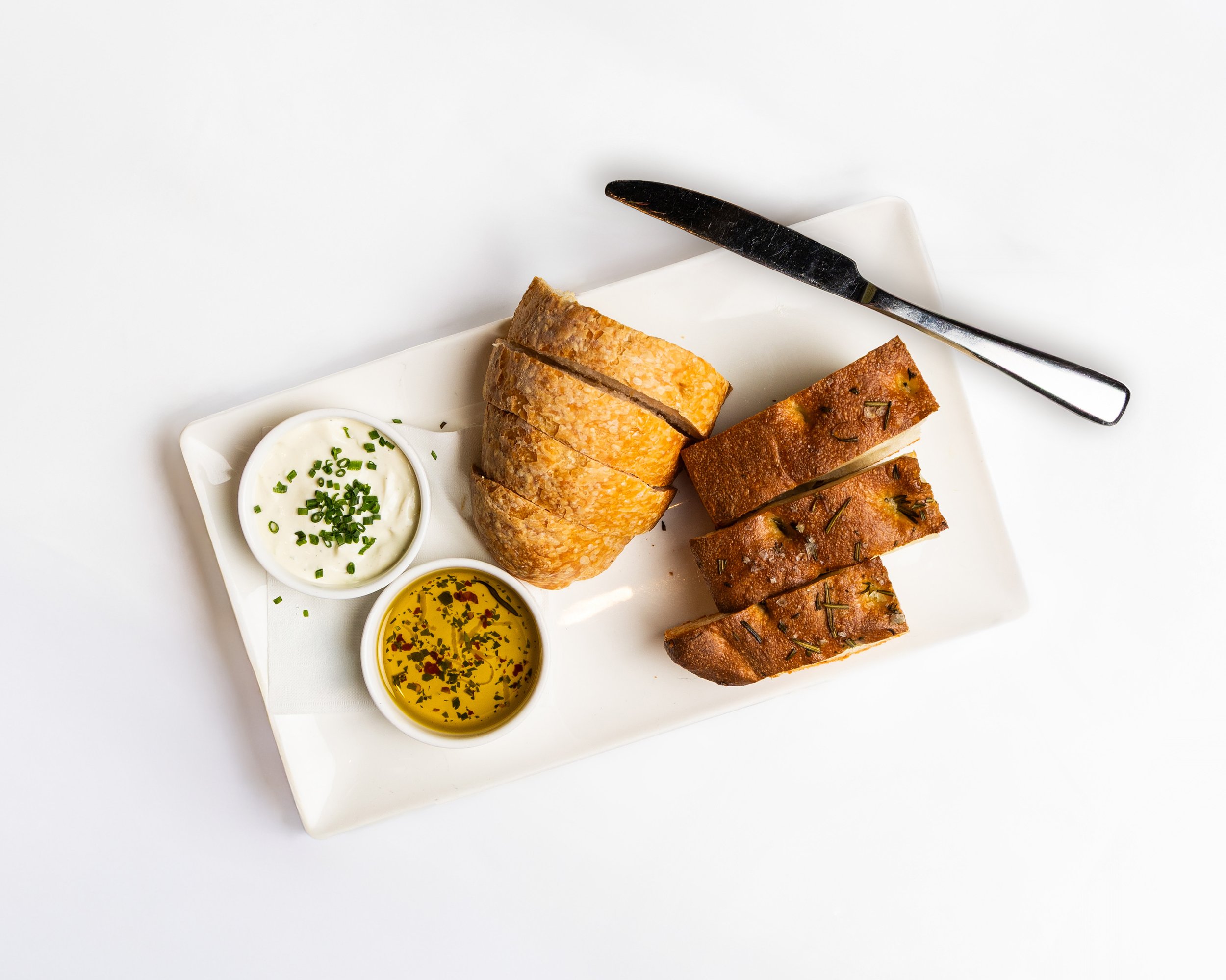 Q4 2025_Valenza_Family Dinner_Bread Service.jpg