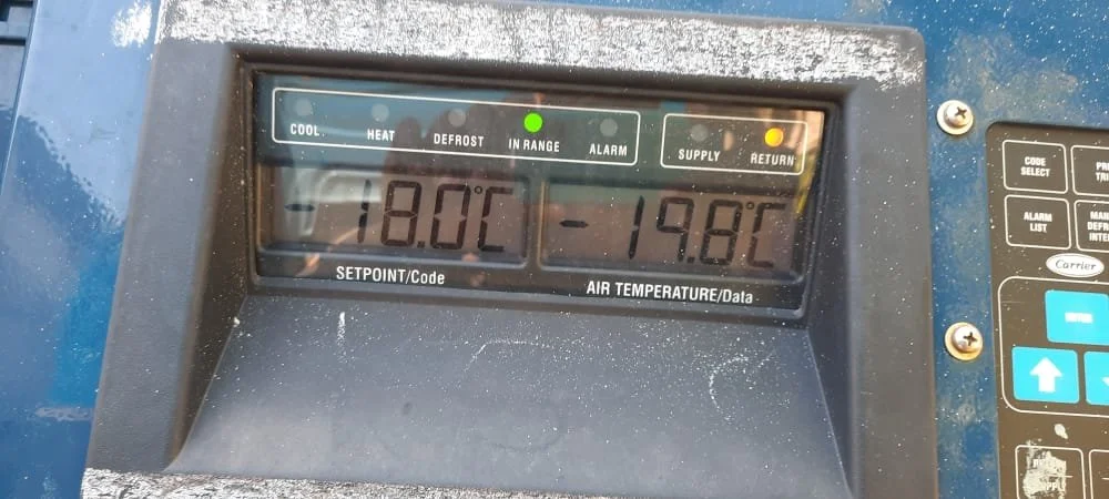 Digital display showing temperature settings of -18.0°C and -19.8°C, with indicator lights for supply and return. Thaumatin sweetner fresh conservation.