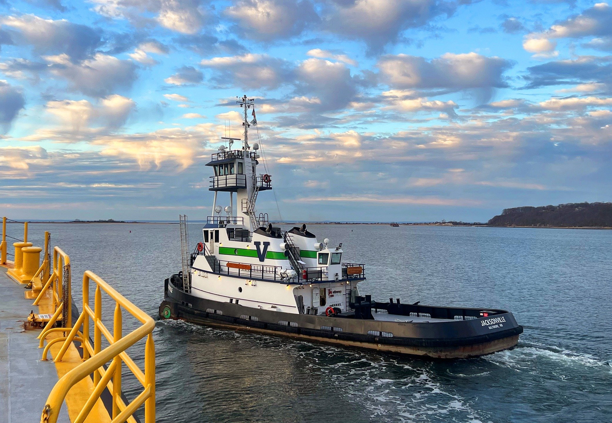 The Vane Brothers 4,200-hp ATB tug JACKSONVILLE, built in Florida eight years ago and now working in NY. [Photo by Nathan Crockett] #TheVaneBrothersCompany #Tugboat #ATB #Jacksonville