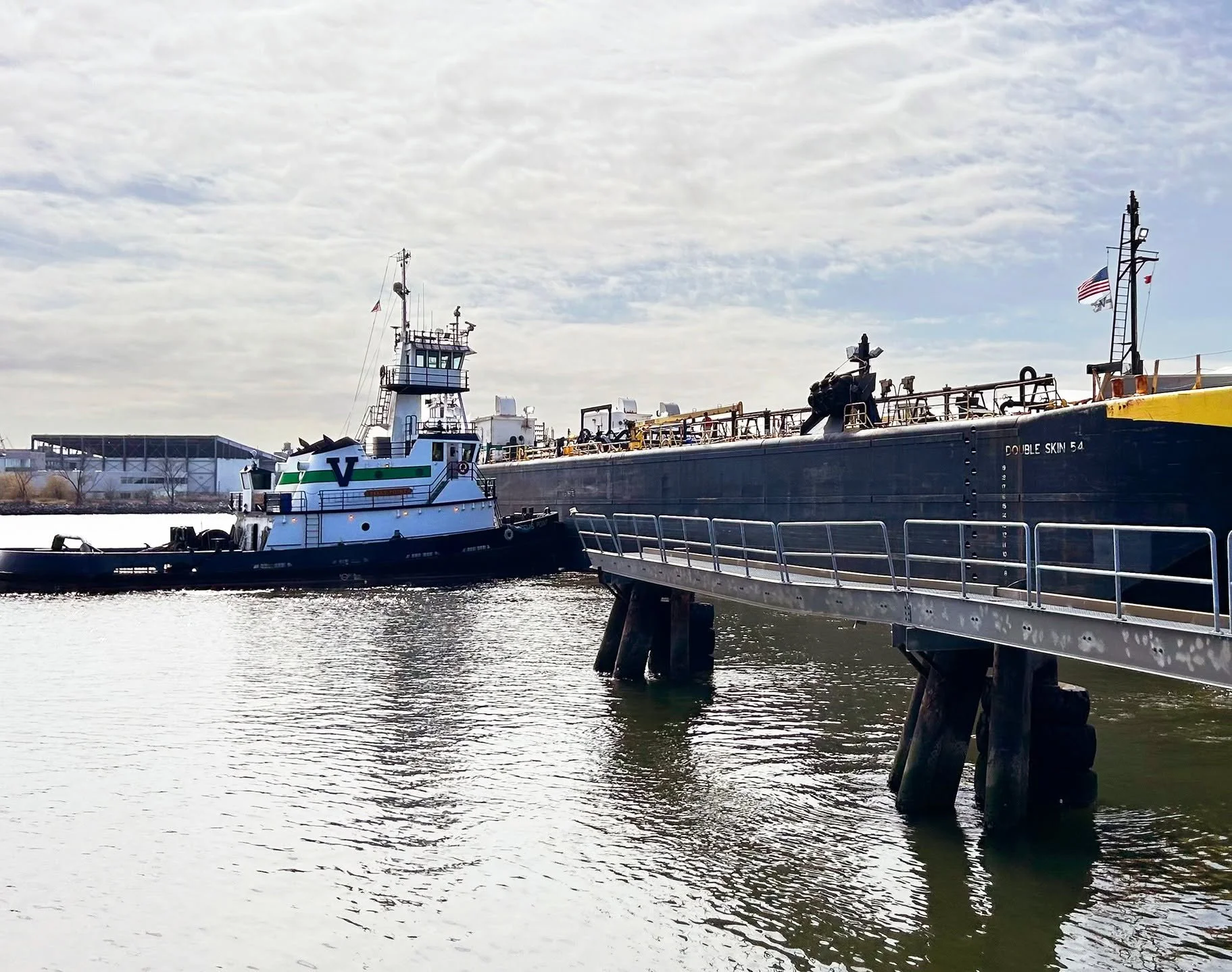 The Vane Brothers tug FELLS POINT moves in to assist with positioning the barge Double Skin 54 in Brooklyn. [Photo by Stephen Spaulding] #TheVaneBrothersCompany #Tugboat #Barge #FellsPoint