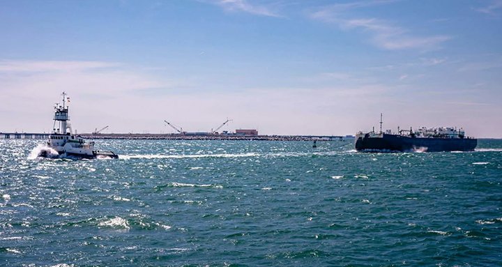 The Vane Brothers tug ANACOSTIA plows through the water while towing a barge outbound by the Chesapeake Bay Bridge Tunnel, Va. [Photos by Josh Cassidy] #TheVaneBrothersCompany #Tugboat #Barge #Anacostia
