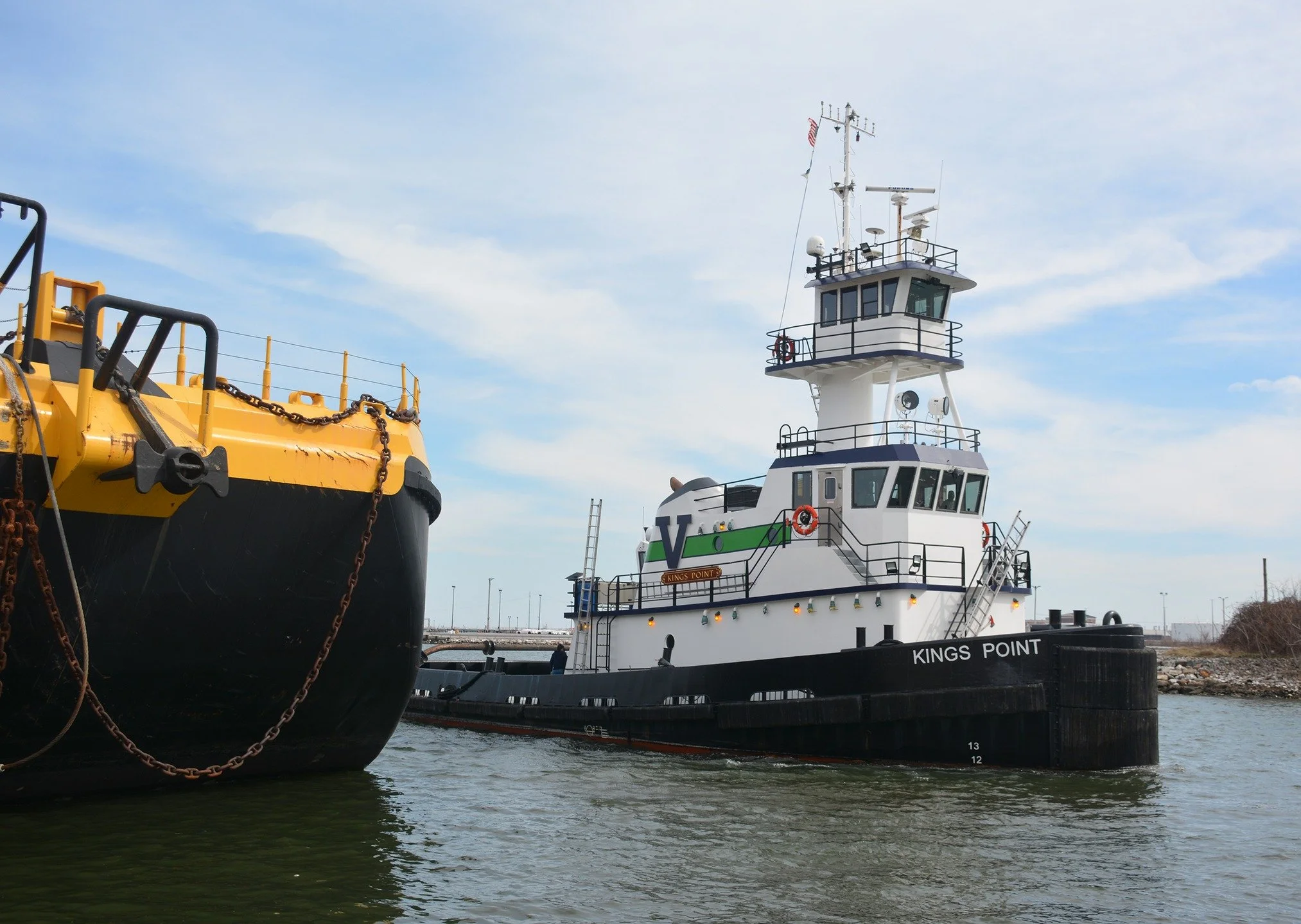 The Vane Brothers tug KINGS POINT returns to Baltimore following a recent outing for Mate Trainees who are learning the ropes with an experienced Captain and Engineer onboard. #TheVaneBrothersCompany #Tugboat #Barge #KingsPoint #MateTraining