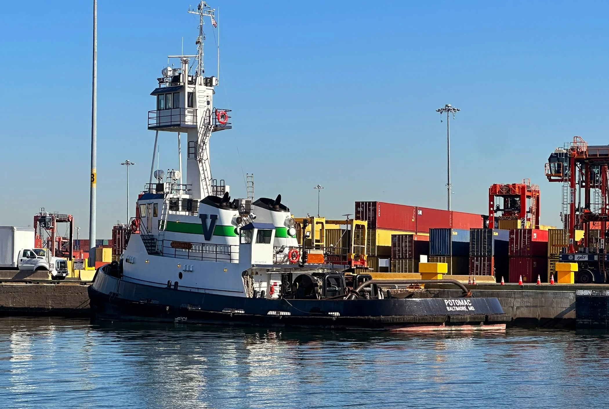 Vane Brothers' 4,200-hp tug POTOMAC moves barges in the NY area. [Photo by William White] #TheVaneBrothersCompany #Tugboat #Potomac