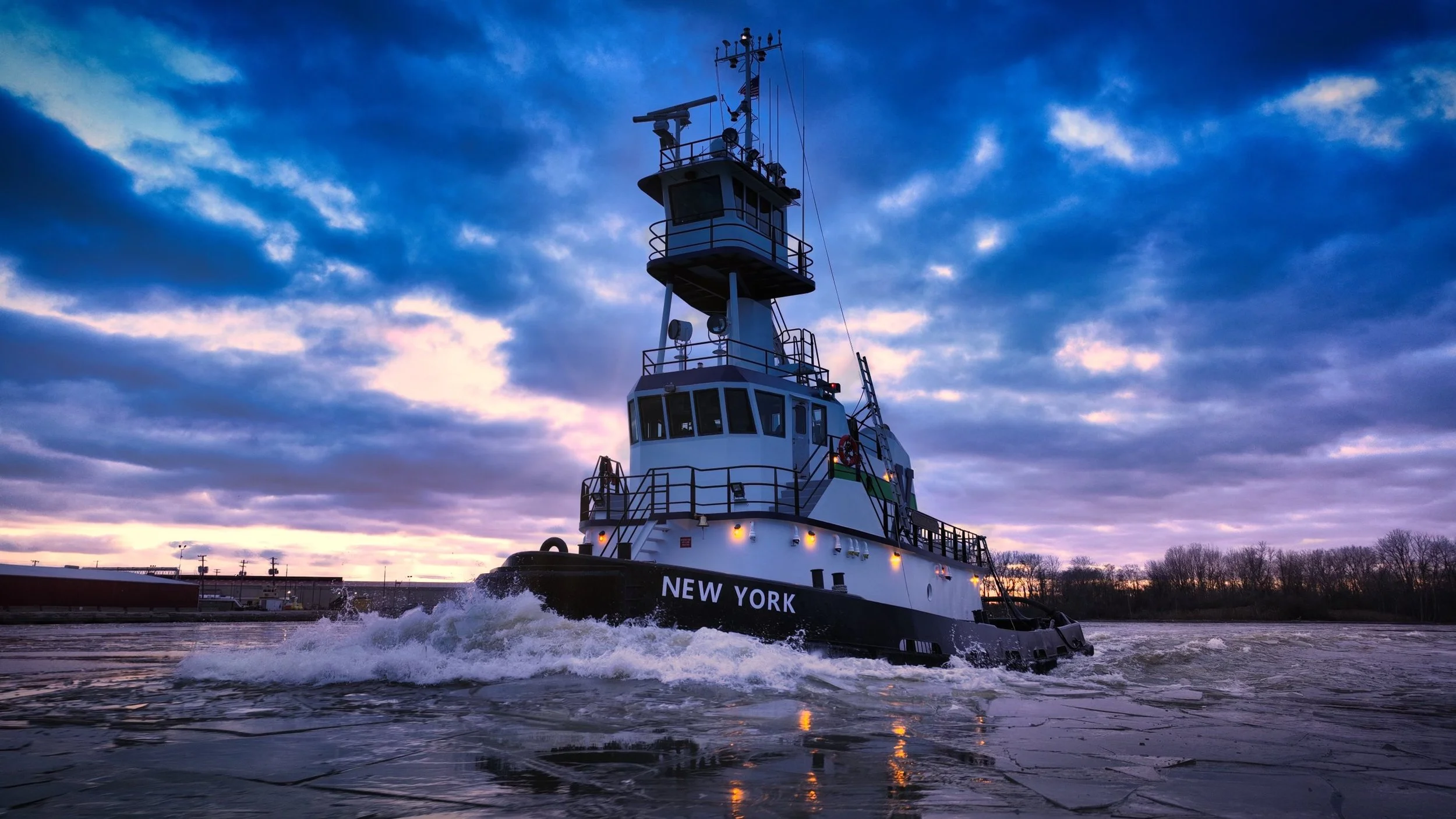 Tug NEW YORK