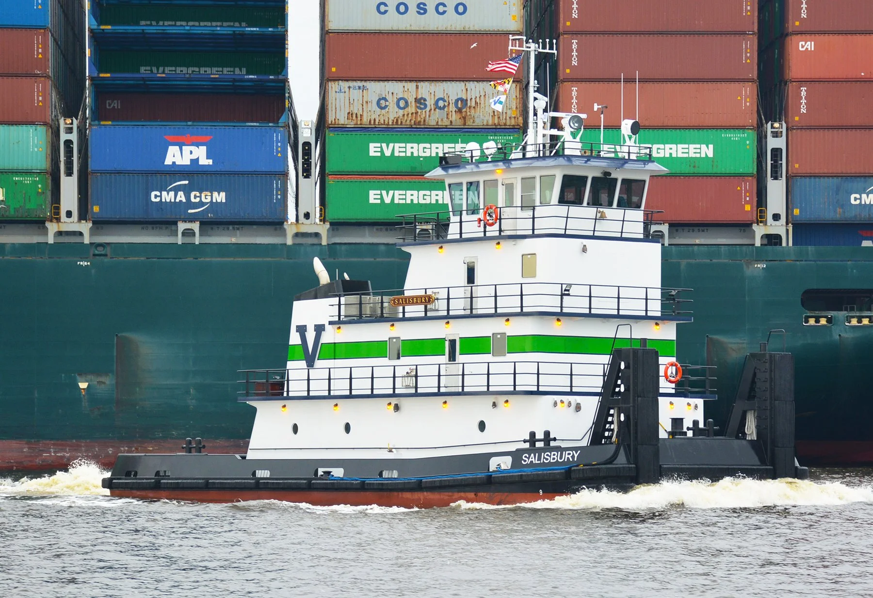 Tug SALISBURY