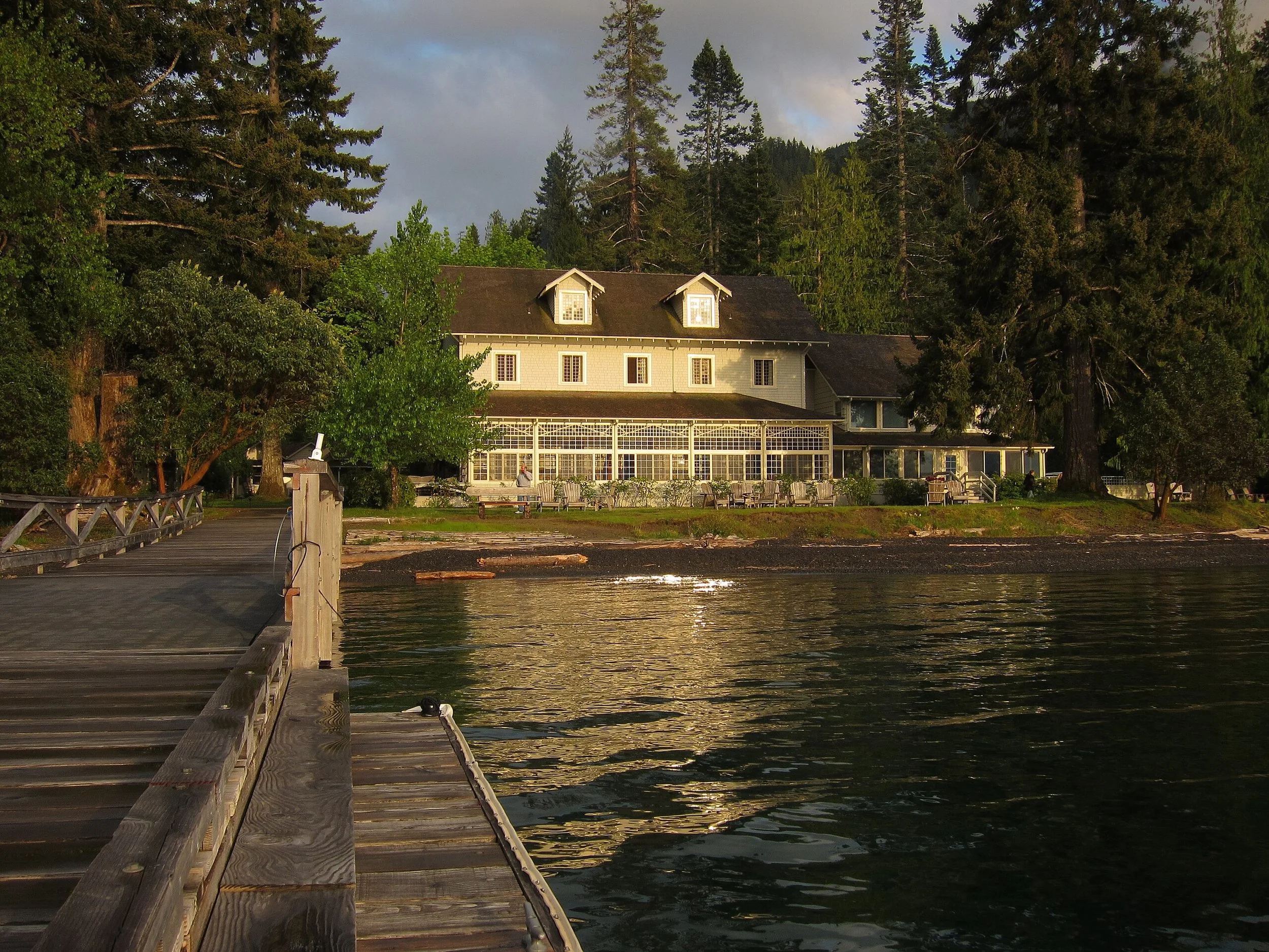 Lake_Crescent_Lodge_WA.JPG