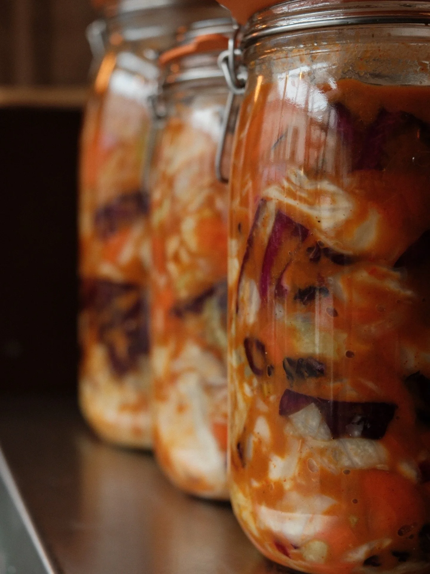 P&eacute;tard Bonsoir, 

Ici, Passion KIMCHI.

Nous pr&eacute;parons avec Amour notre Kimchi en fonction des saisons.

Toi aussi tu pourrais t&rsquo;en manger un pot entier ? Et bien viens donc le d&eacute;couvrir dans nos Sandos ainsi que dans les E