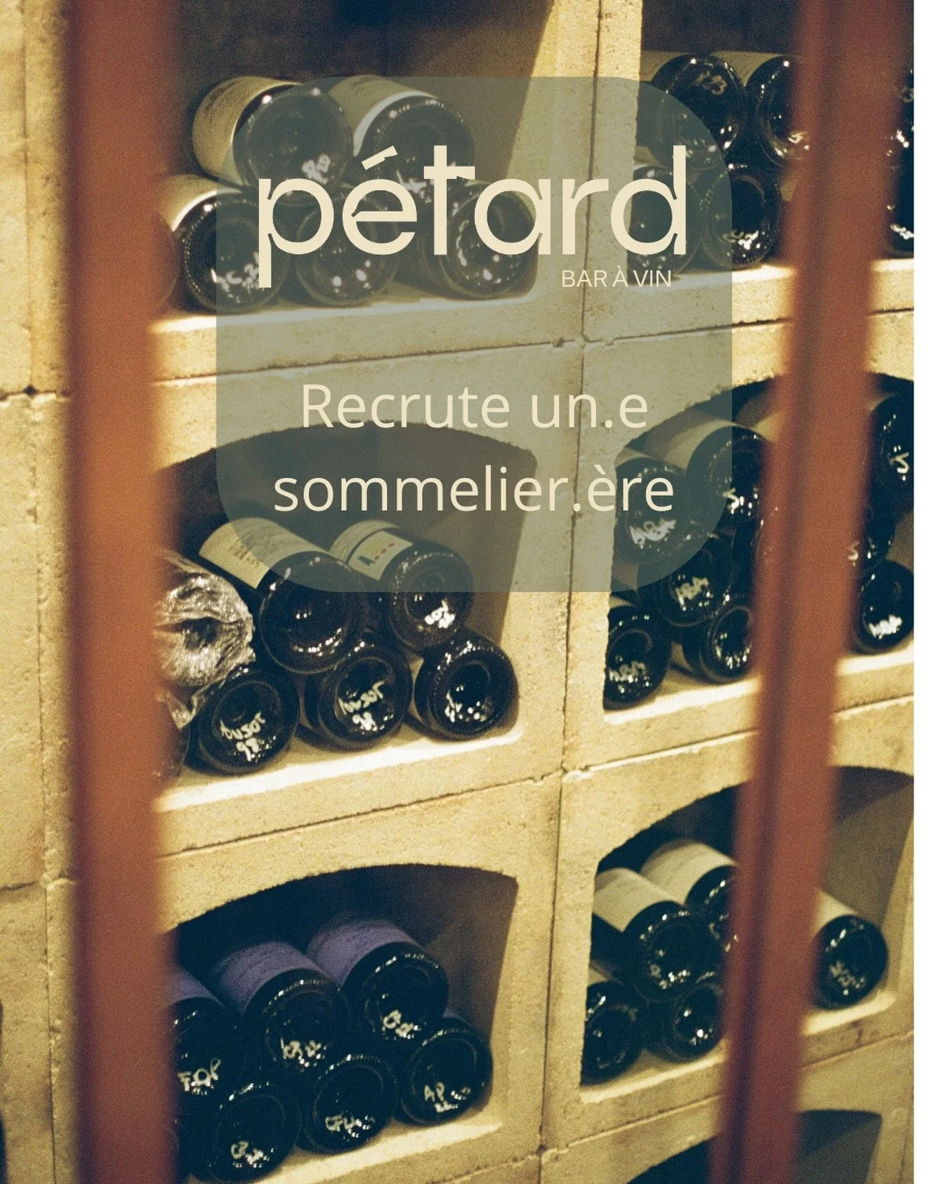 P&eacute;tard Bonsoir, P&eacute;tard Recrute ! 

Nous aimerions agrandir l&rsquo;&eacute;quipe, et pour cela, nous avons besoin de toi. Oui, toi, le sommelier ou la sommeli&egrave;re derri&egrave;re ton &eacute;cran ! 

Envoie nous ton CV par mail : 