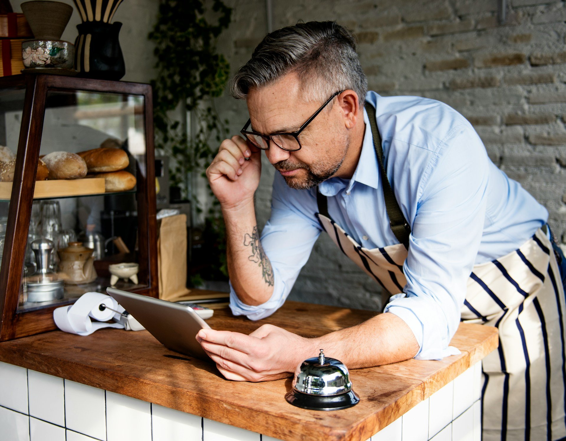 What a Retail Store Performance Dashboard Should Tell You Beyond Sales