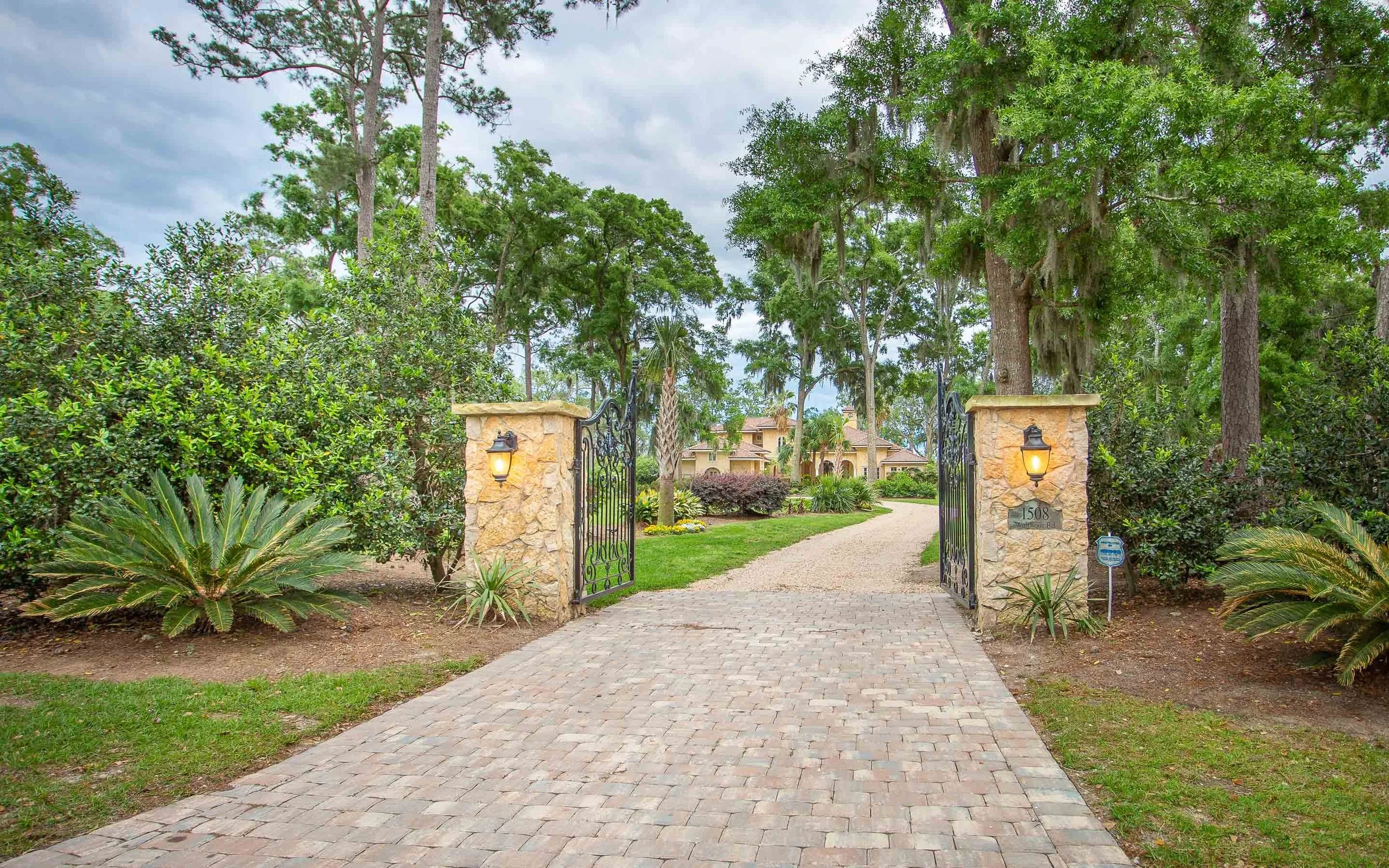 ©2018Pablo&Britt__BethQ_KellerWilliams_Professional_Photography_RealEstate_1508WalthourRd_Properties_Georgia_Savannah_Homes_Luxury_DreamHomes_ONLINEready1_0S8A0134.jpg