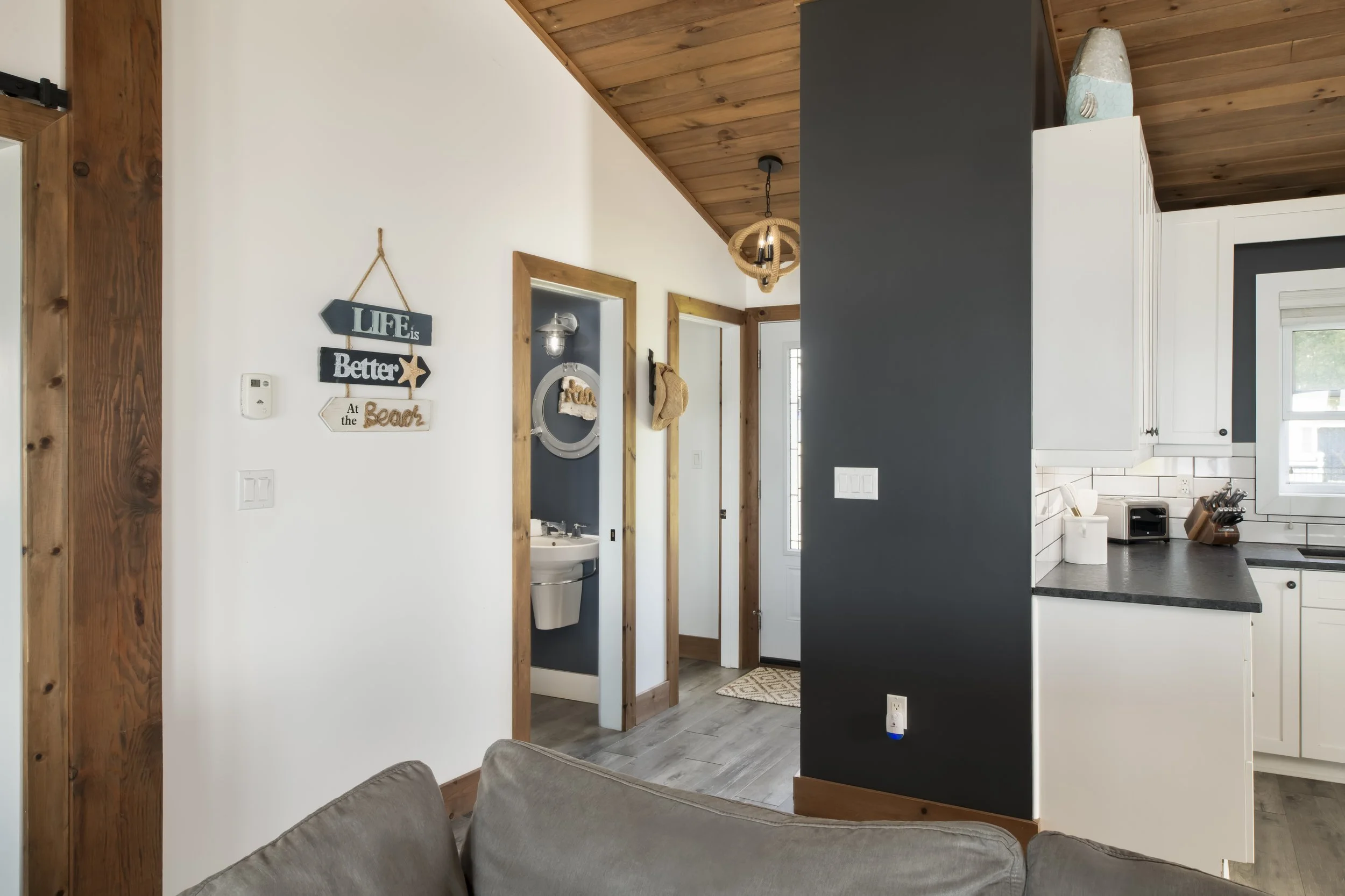 Vancore Construction 11495 Cook Lane Front Foyer.jpg