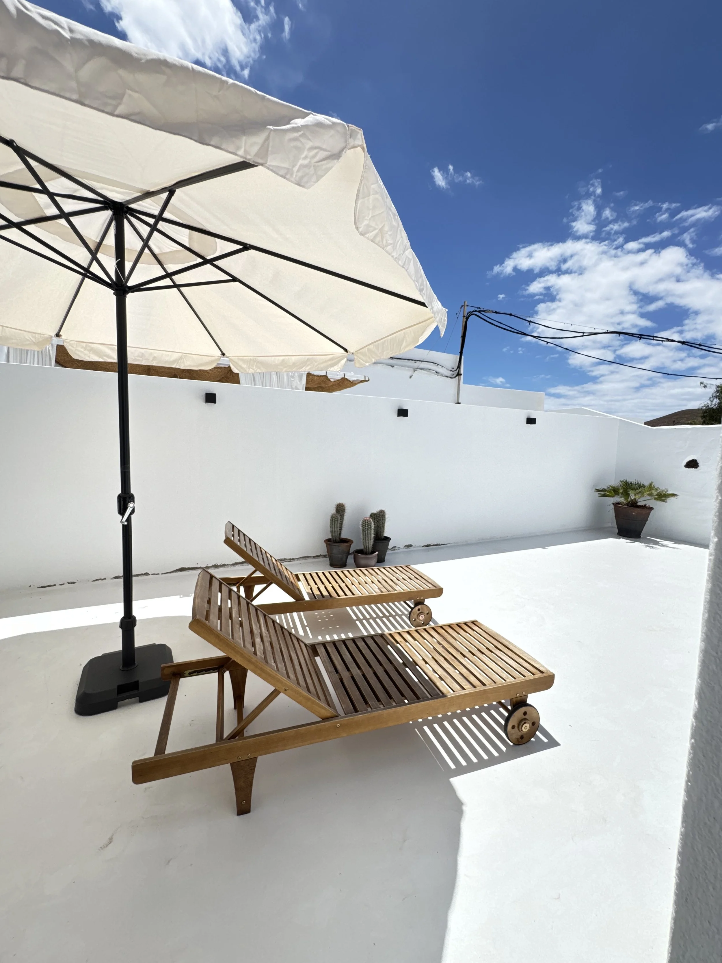 holiday private rent with private pool, private terraces, very high reviews high client satisfaction, cozy intimate, delightful holidays in Lanzarote, satifsying stay in canary islands, beautiful design, attention to details and client service