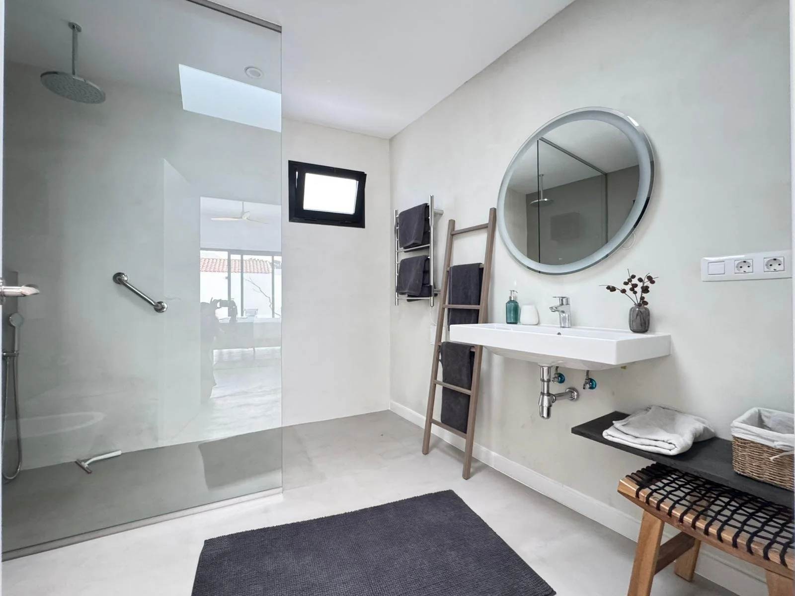 
fantastiche vacanze a Lanzarote in alloggio privato con piscina e splendido giardino di cactus, spazio privato, intimo e accogliente, terrazze private, individuale e ricco di design e stile