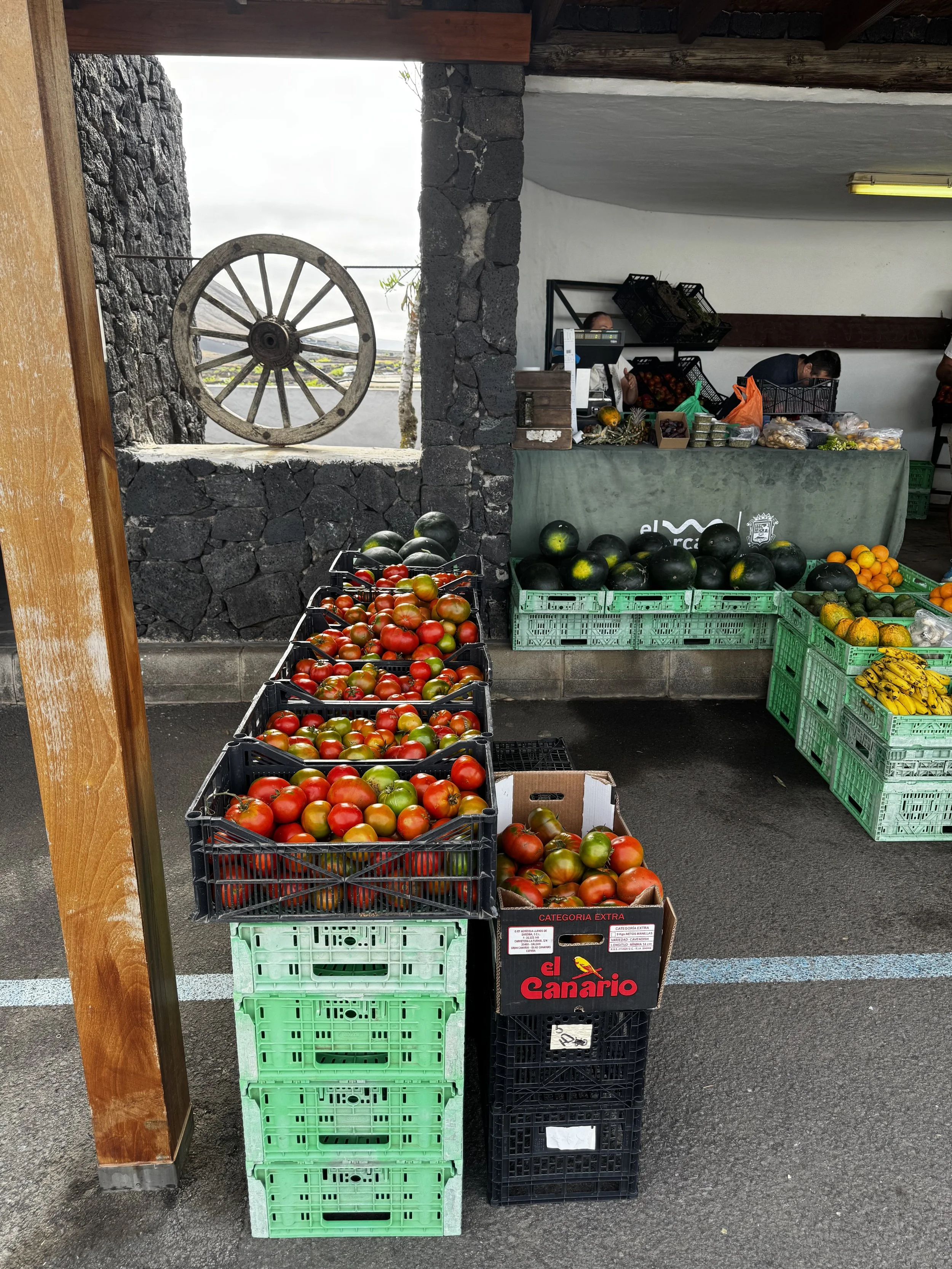 fresh-tomatoes-lanzarote-market.jpg