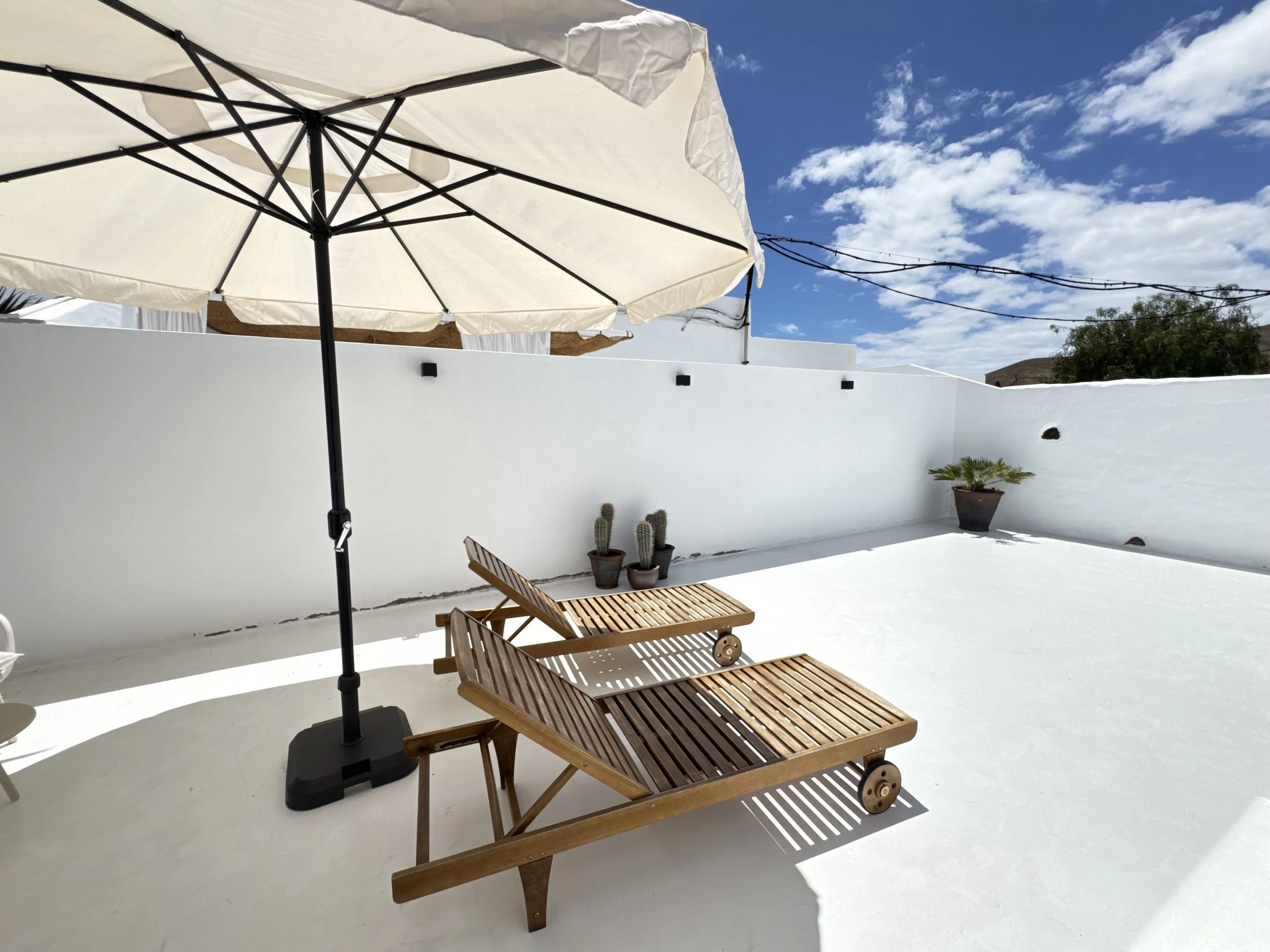 holiday private rent with private pool, private terraces, very high reviews high client satisfaction, cozy intimate, delightful holidays in Lanzarote, satifsying stay in canary islands, beautiful design, attention to details and client service