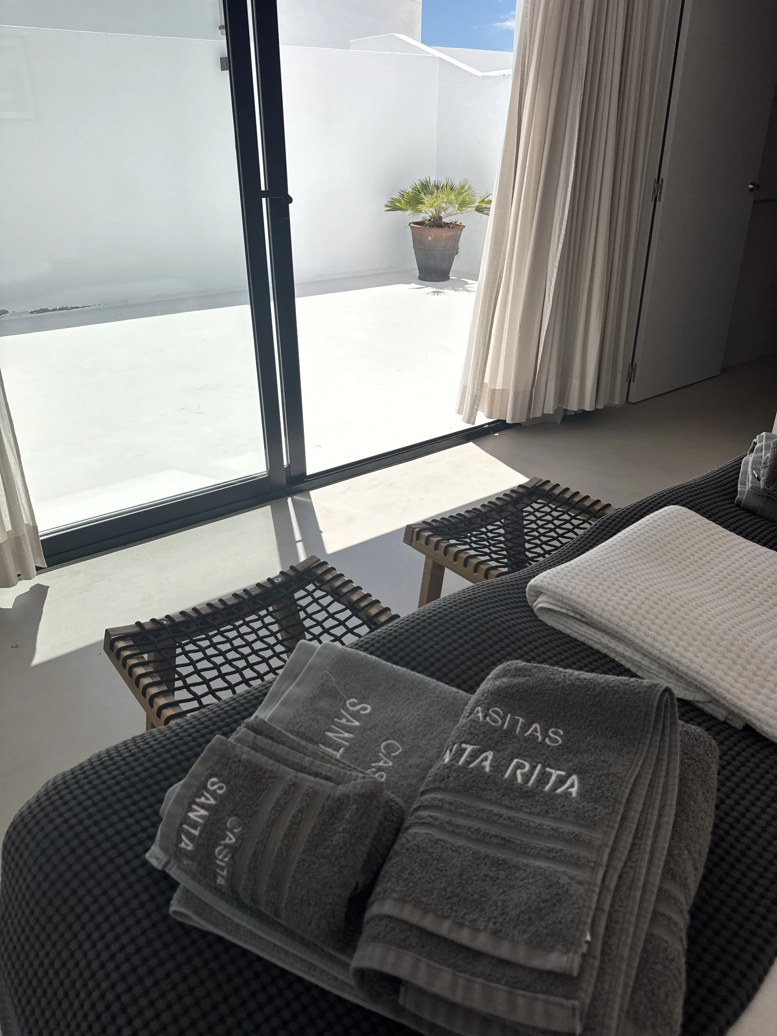 holiday private rent with private pool, private terraces, very high reviews high client satisfaction, cozy intimate, delightful holidays in Lanzarote, satifsying stay in canary islands, beautiful design, attention to details and client service