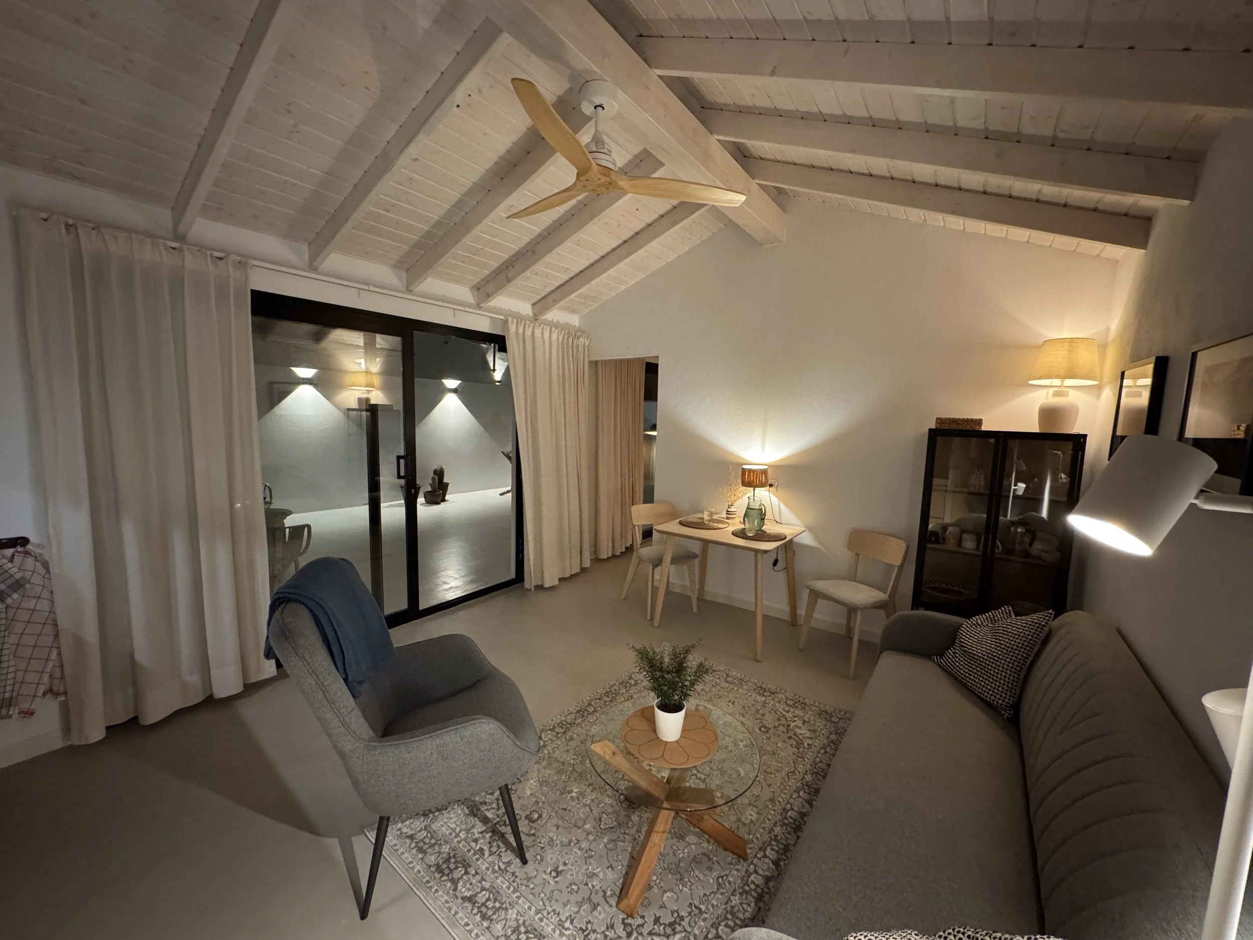 holiday private rent with private pool, private terraces, very high reviews high client satisfaction, cozy intimate, delightful holidays in Lanzarote, satifsying stay in canary islands, beautiful design, attention to details and client service