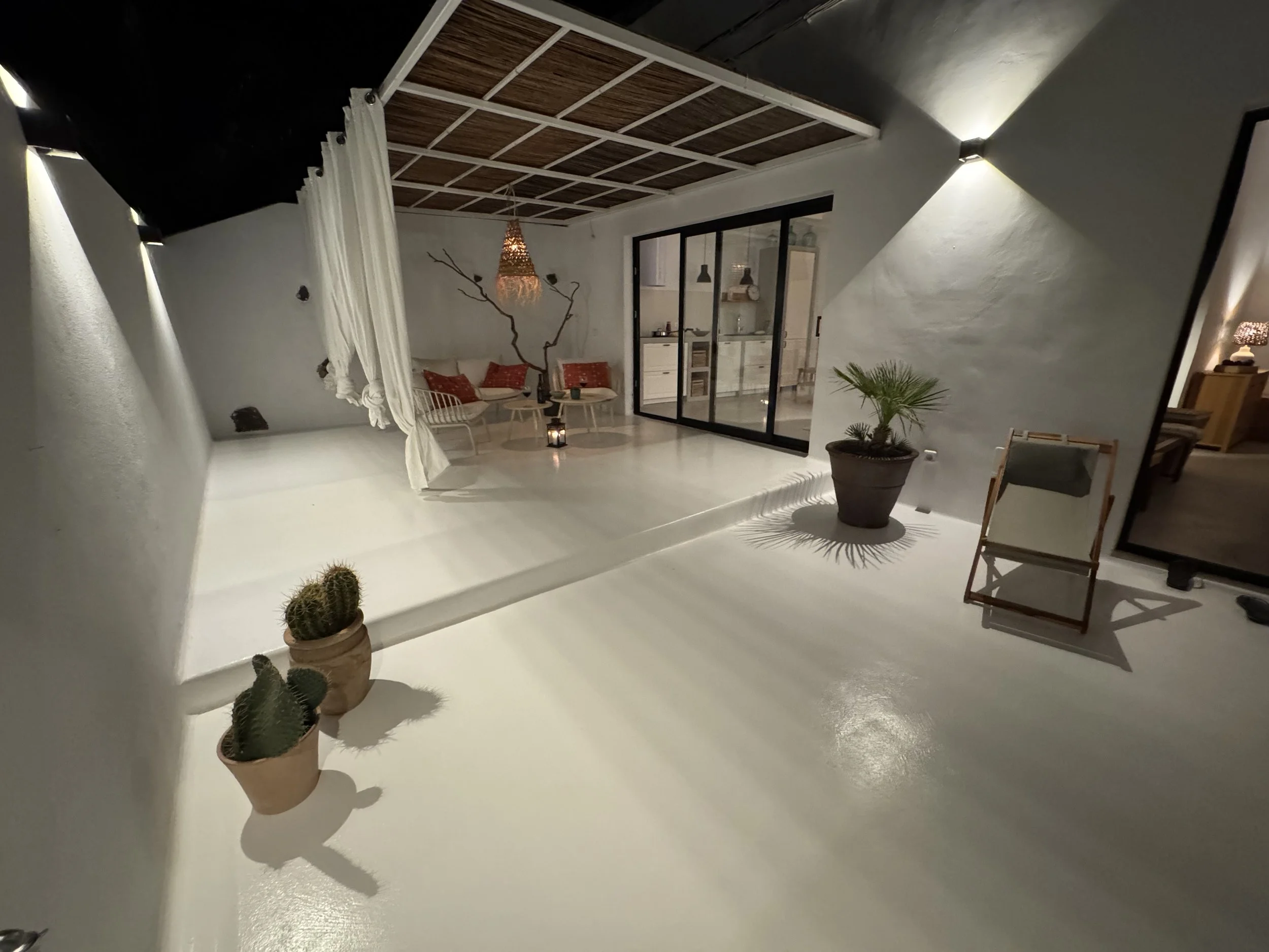 Minimalist terrace at night with boutique atmosphere at Casita Luna Lanzarote