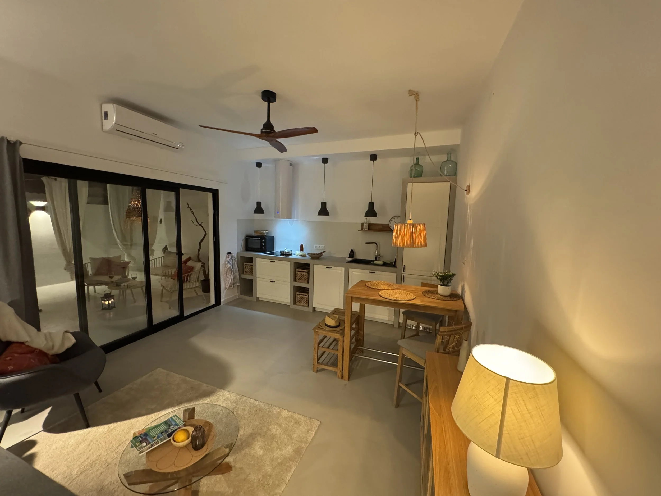 holiday private rent with private pool, private terraces, very high reviews high client satisfaction, cozy intimate, delightful holidays in Lanzarote, satifsying stay in canary islands, beautiful design, attention to details and client service
