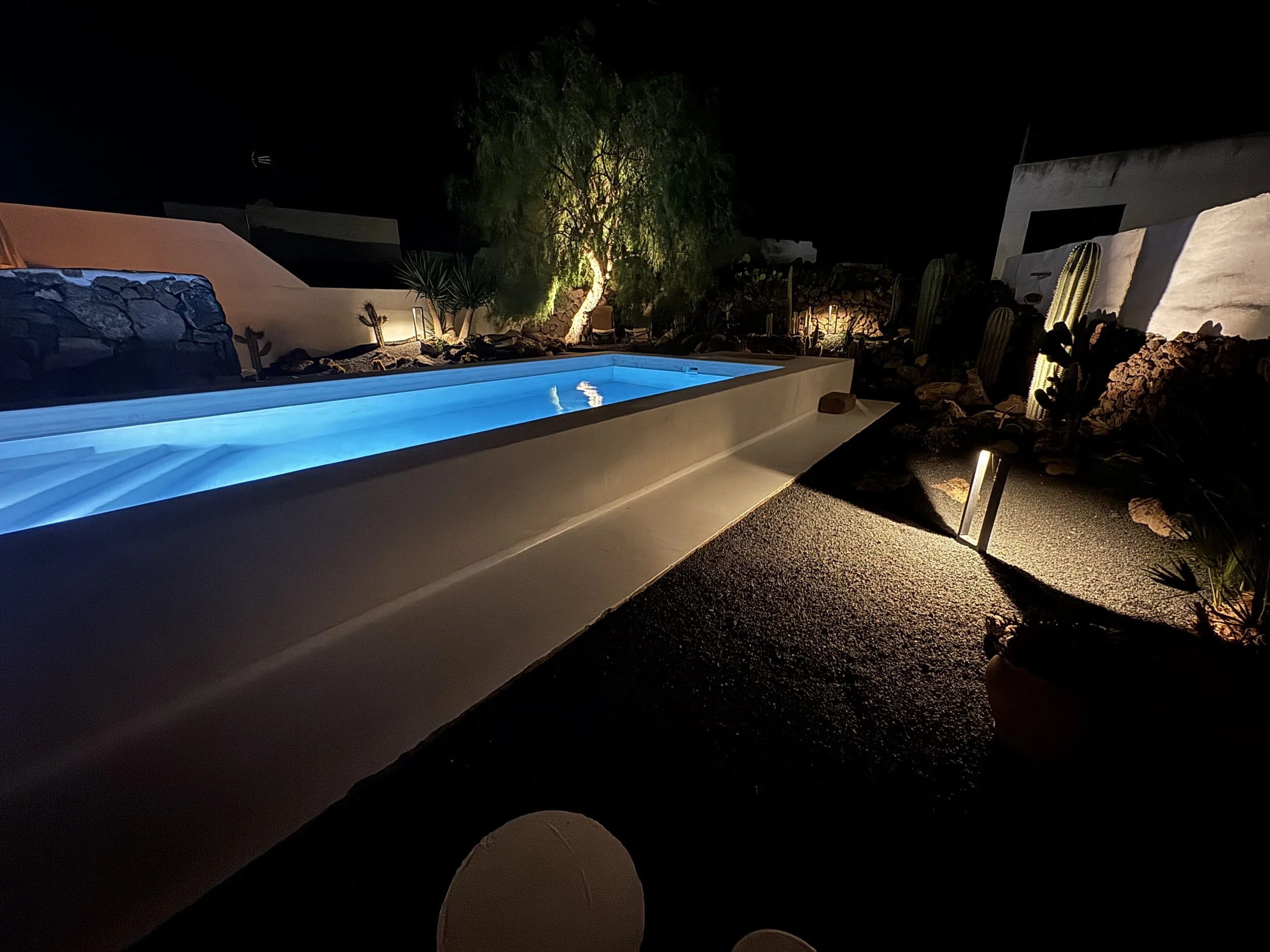 Ruhiger Boutique-Aufenthalt im Norden von Lanzarote. Private Terrassen, beheizter Pool, Jacuzzi und liebevoll gestaltete Räume im Zeichen von Slow Living und Hygge. Der perfekte Ort, um abzuschalten, neue Energie zu tanken, in entspannter Atmosphäre 