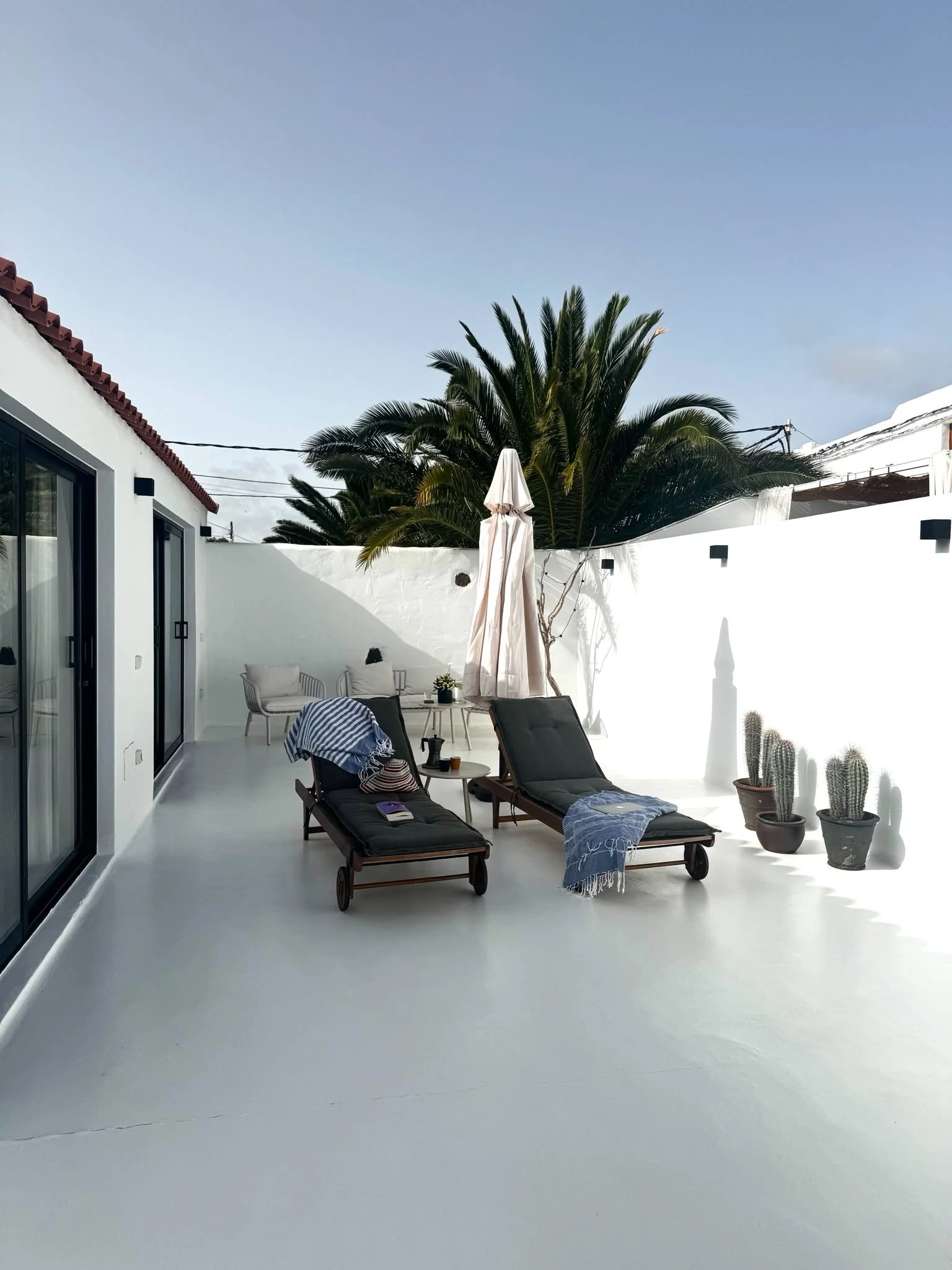 12-casita-coco-lanzarote-patio-remote-work-relax.JPG