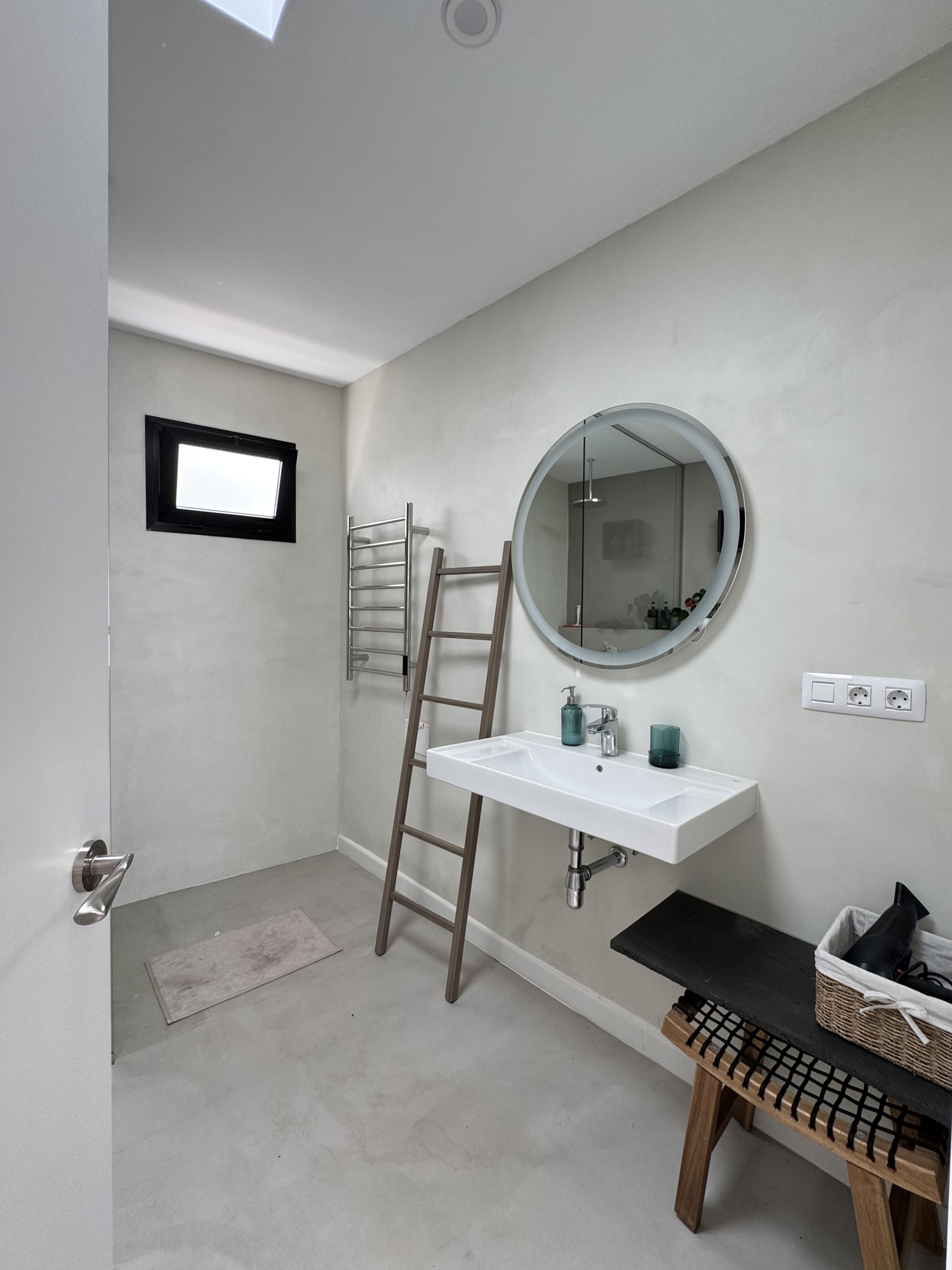 holiday private rent with private pool, private terraces, very high reviews high client satisfaction, cozy intimate, delightful holidays in Lanzarote, satifsying stay in canary islands, beautiful design, attention to details and client service