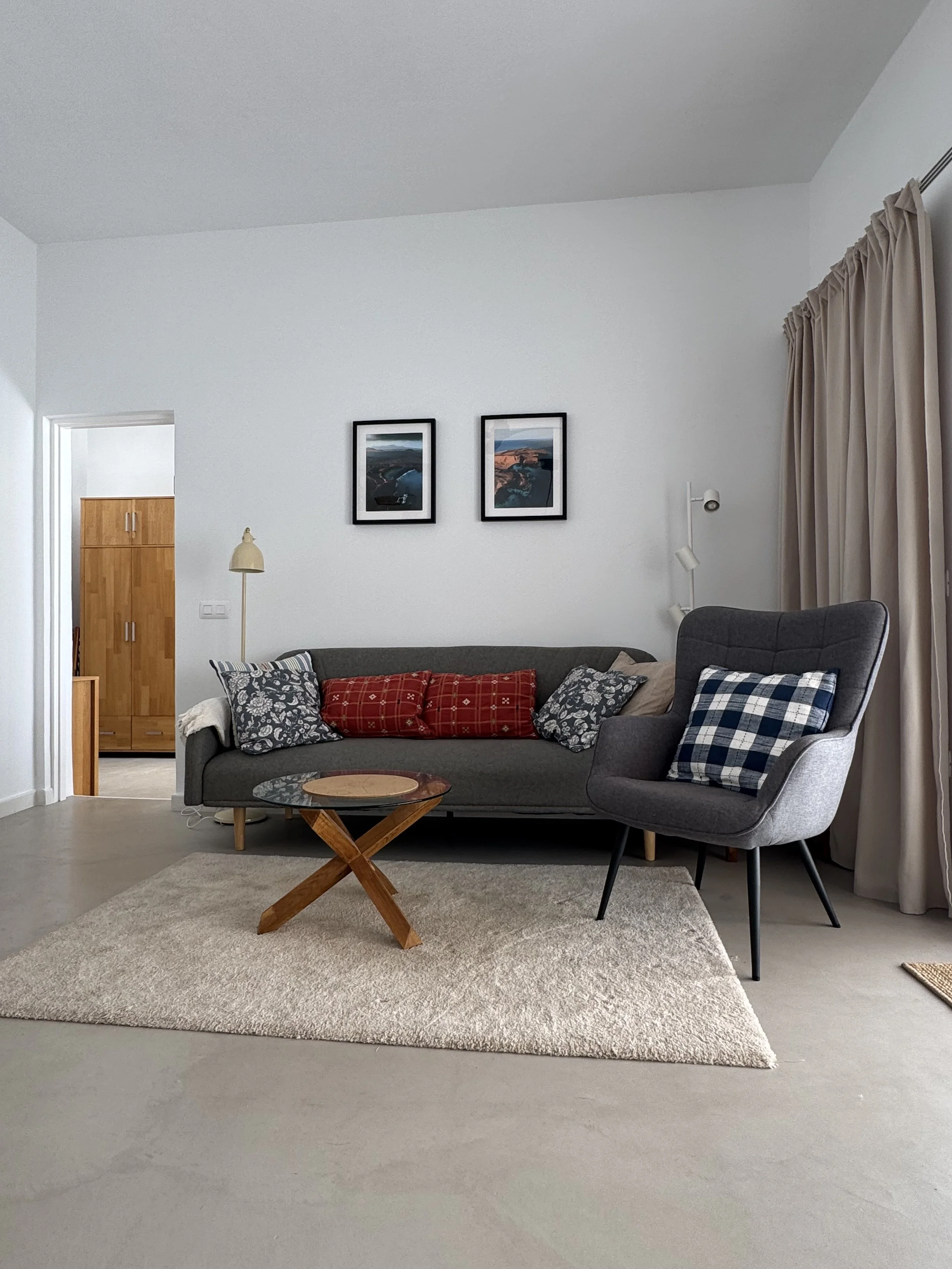 ruhiges, stilvolles Wohnzimmer