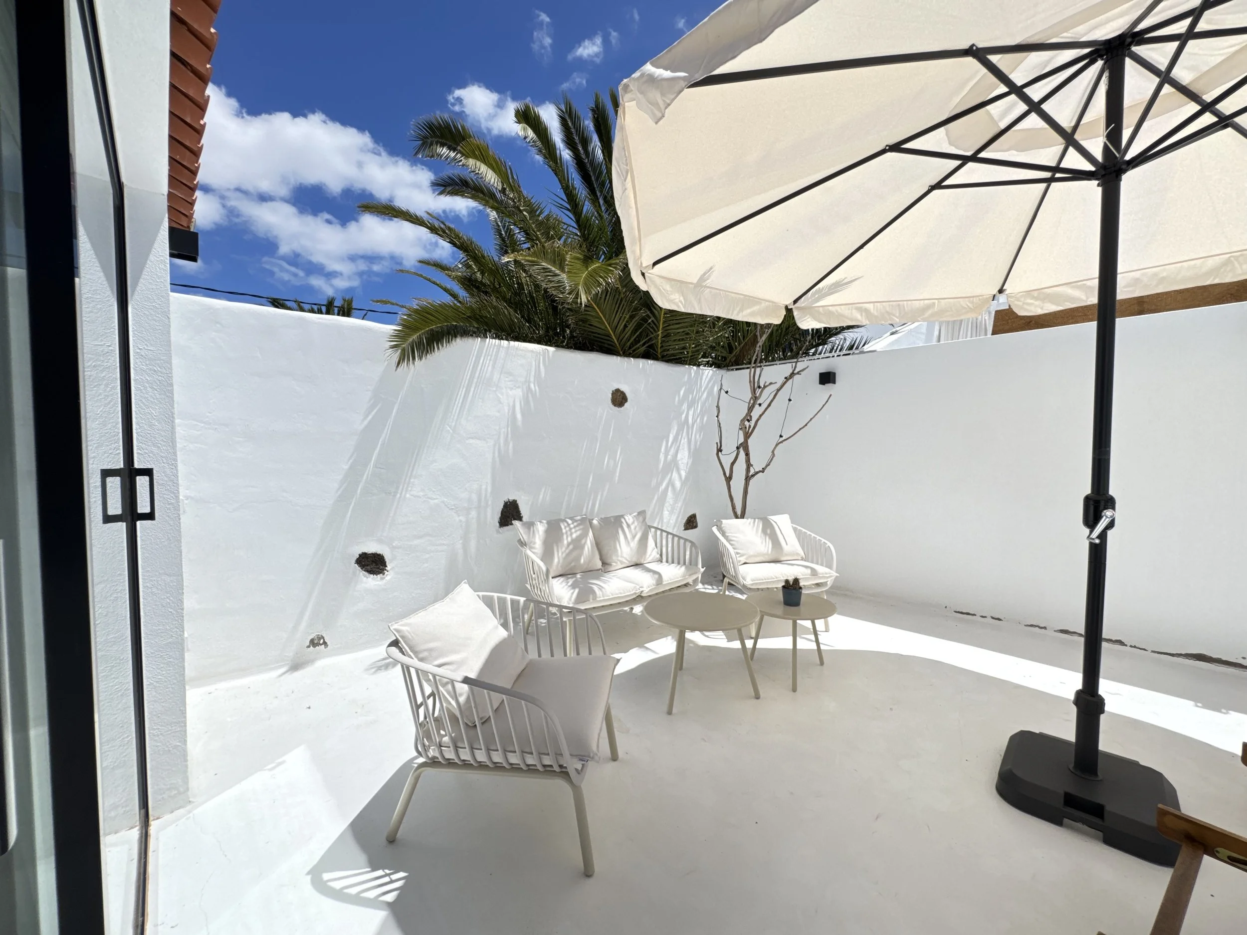 holiday private rent with private pool, private terraces, very high reviews high client satisfaction, cozy intimate, delightful holidays in Lanzarote, satifsying stay in canary islands, beautiful design, attention to details and client service