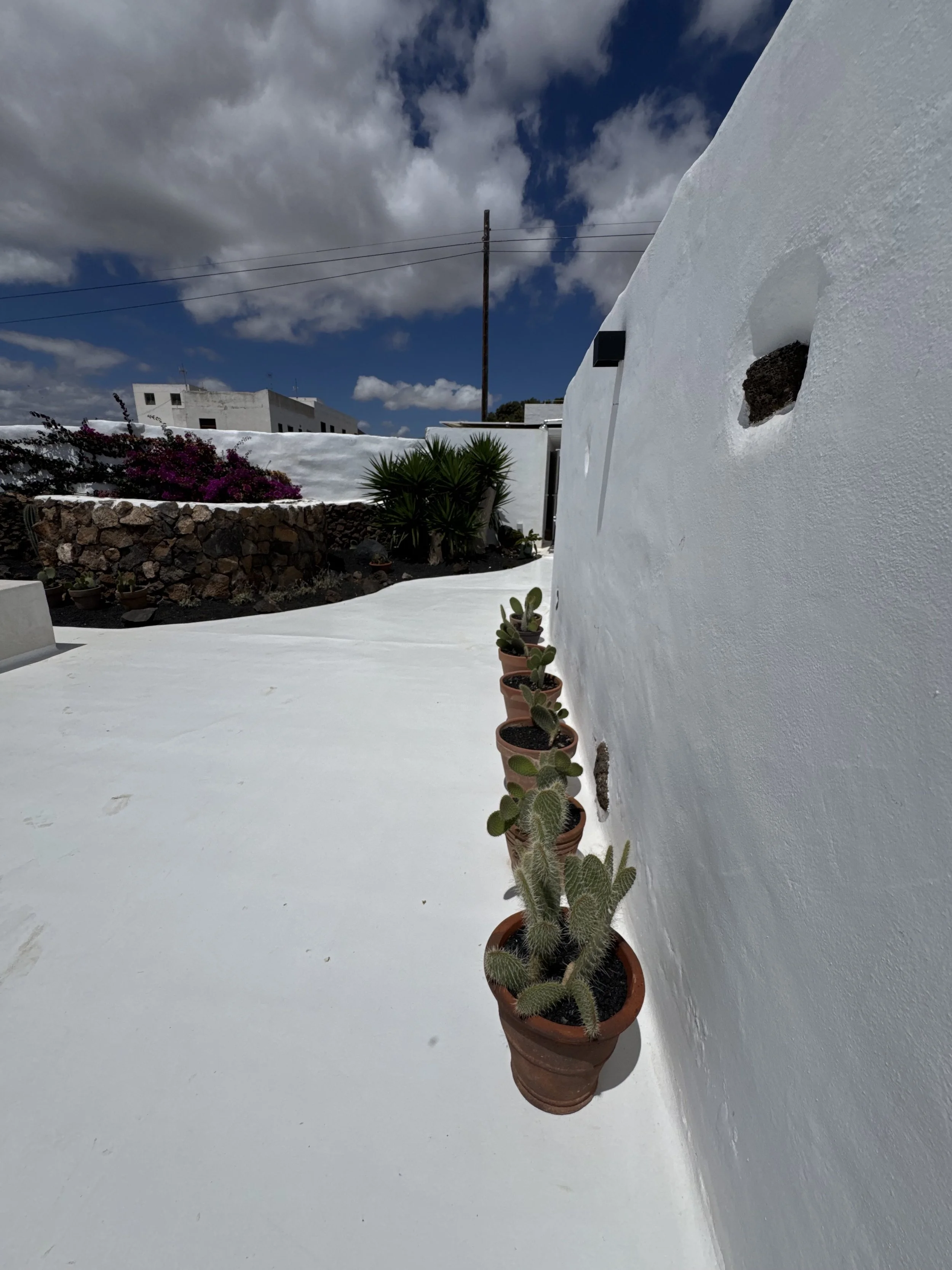 holiday private rent with private pool, private terraces, very high reviews high client satisfaction, cozy intimate, delightful holidays in Lanzarote, satifsying stay in canary islands, beautiful design, attention to details and client service