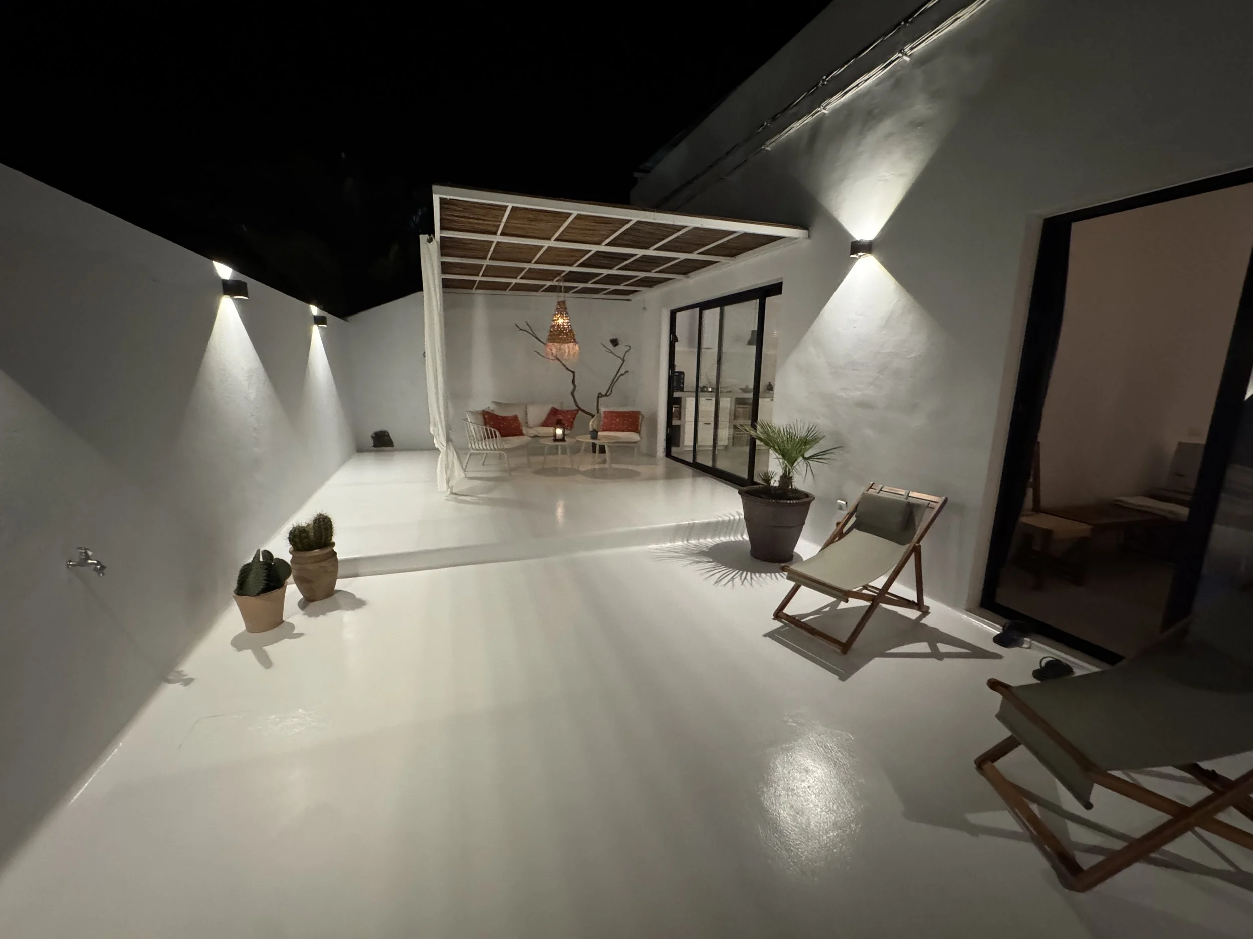 holiday private rent with private pool, private terraces, very high reviews high client satisfaction, cozy intimate, delightful holidays in Lanzarote, satifsying stay in canary islands, beautiful design, attention to details and client service