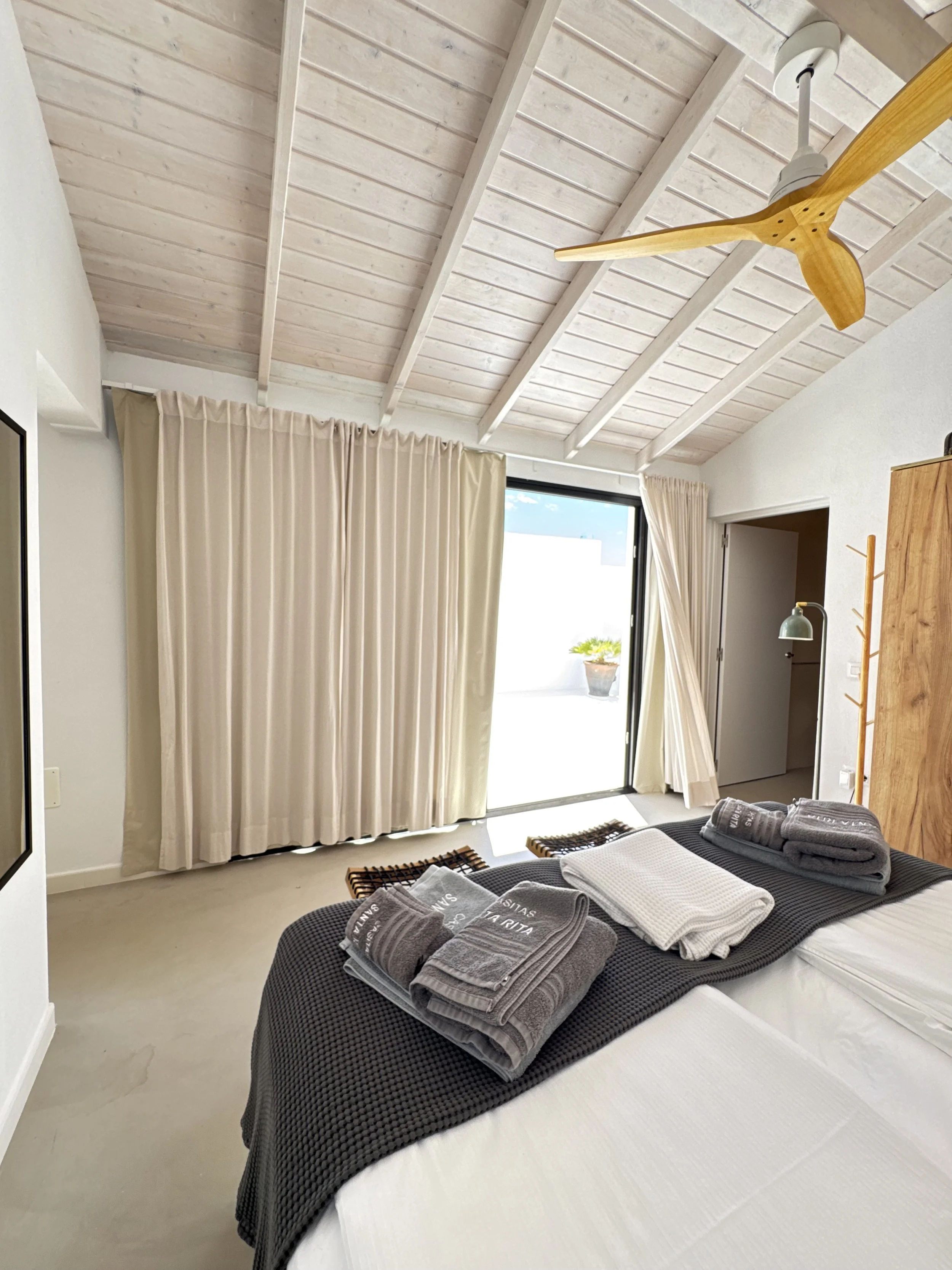 holiday private rent with private pool, private terraces, very high reviews high client satisfaction, cozy intimate, delightful holidays in Lanzarote, satifsying stay in canary islands, beautiful design, attention to details and client service