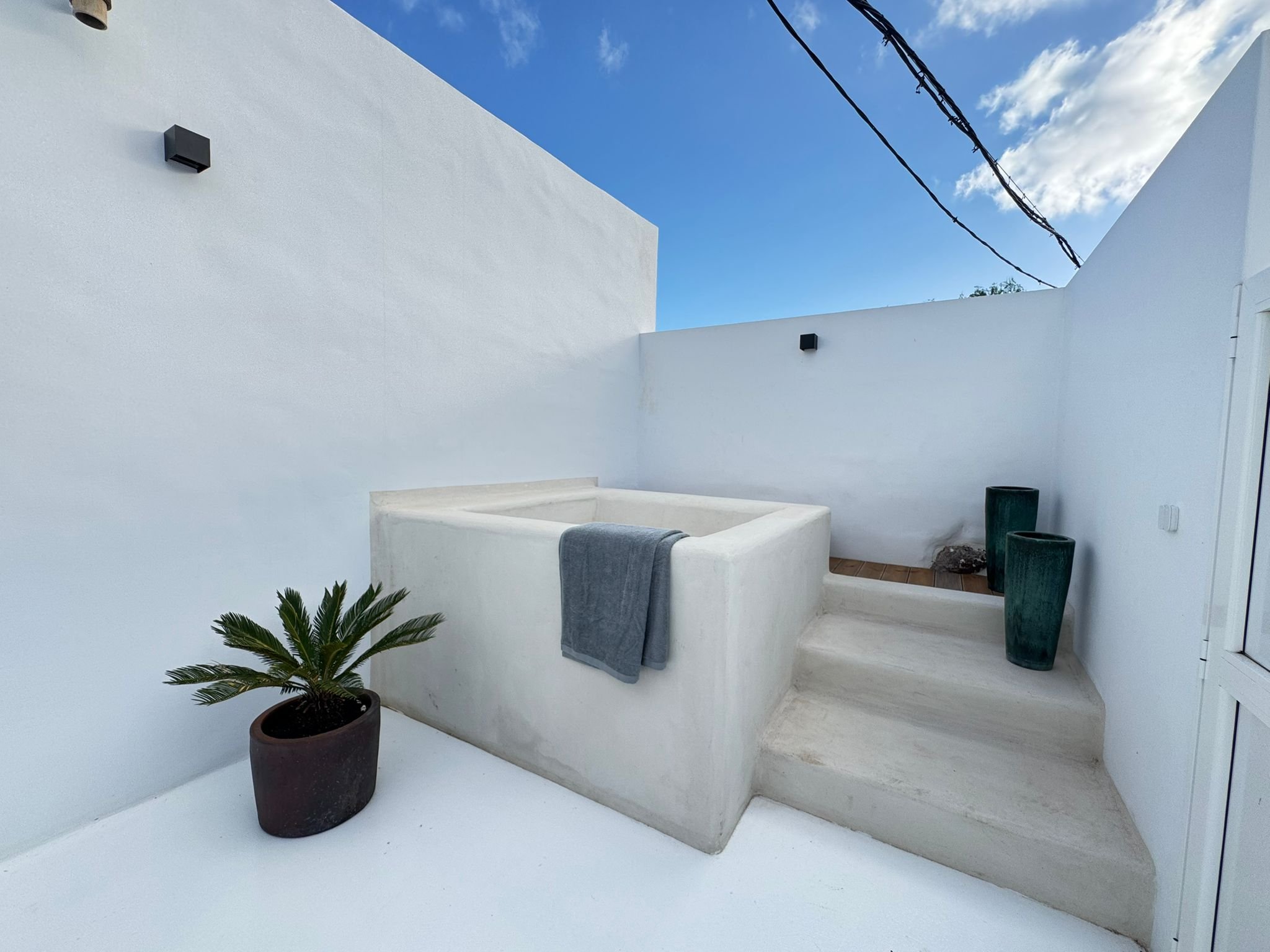 holiday private rent with private pool, private terraces, very high reviews high client satisfaction, cozy intimate, delightful holidays in Lanzarote, satifsying stay in canary islands, beautiful design, attention to details and client service