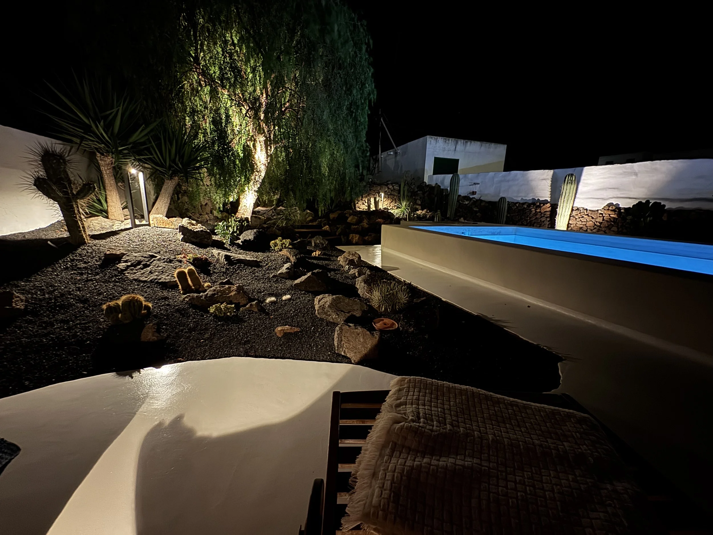 holiday private rent with private pool, private terraces, very high reviews high client satisfaction, cozy intimate, delightful holidays in Lanzarote, satifsying stay in canary islands, beautiful design, attention to details and client service