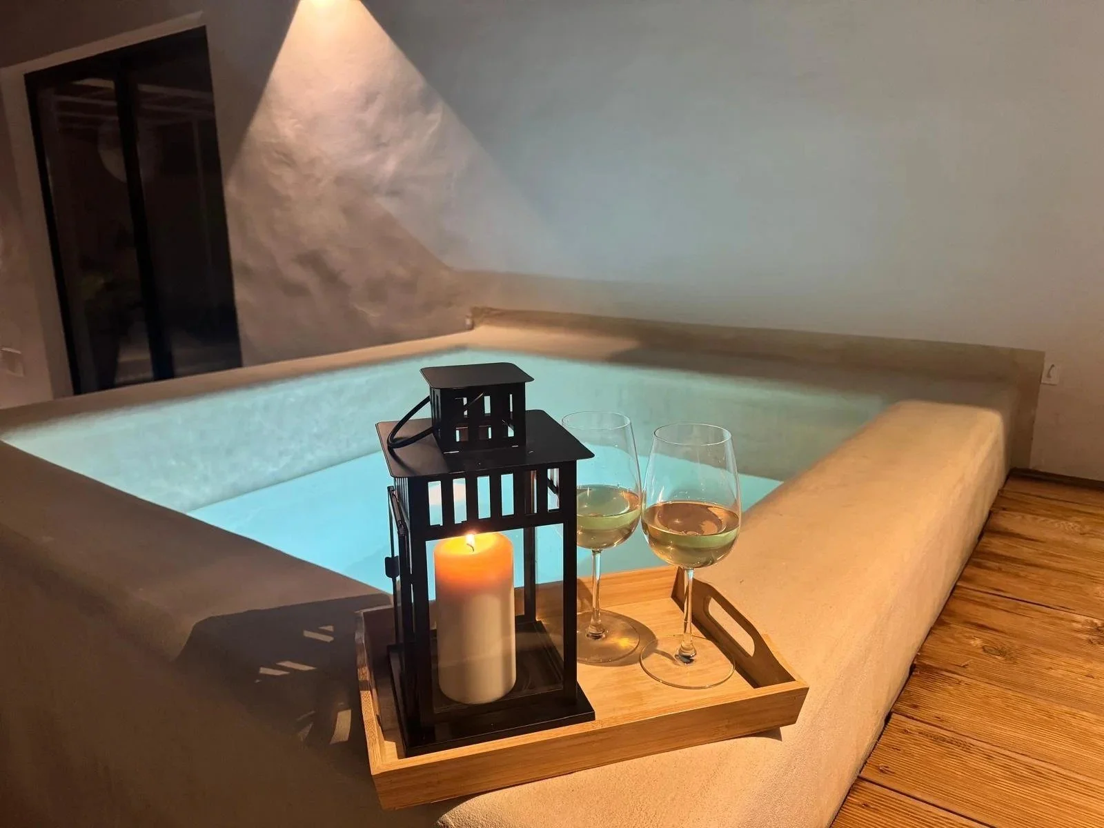 Ambiente nocturno con farol en Casita Luna