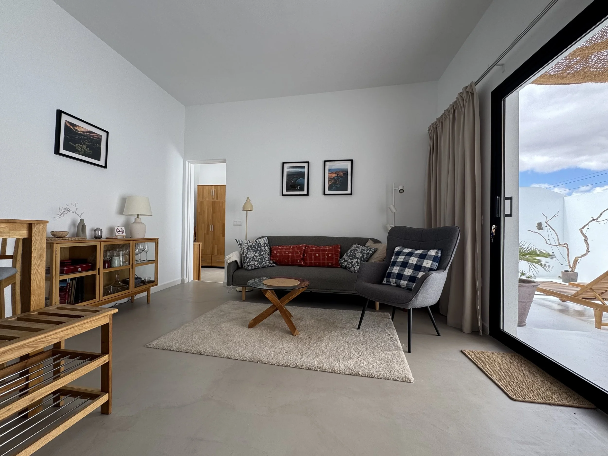 holiday private rent with private pool, private terraces, very high reviews high client satisfaction, cozy intimate, delightful holidays in Lanzarote, satifsying stay in canary islands, beautiful design, attention to details and client service