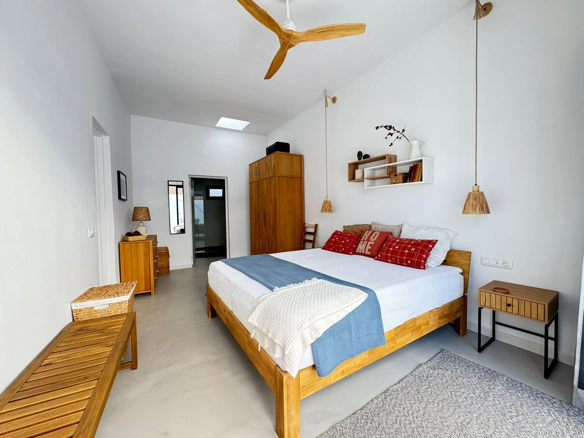
fantastiche vacanze a Lanzarote in alloggio privato con piscina e splendido giardino di cactus, spazio privato, intimo e accogliente, terrazze private, individuale e ricco di design e stile